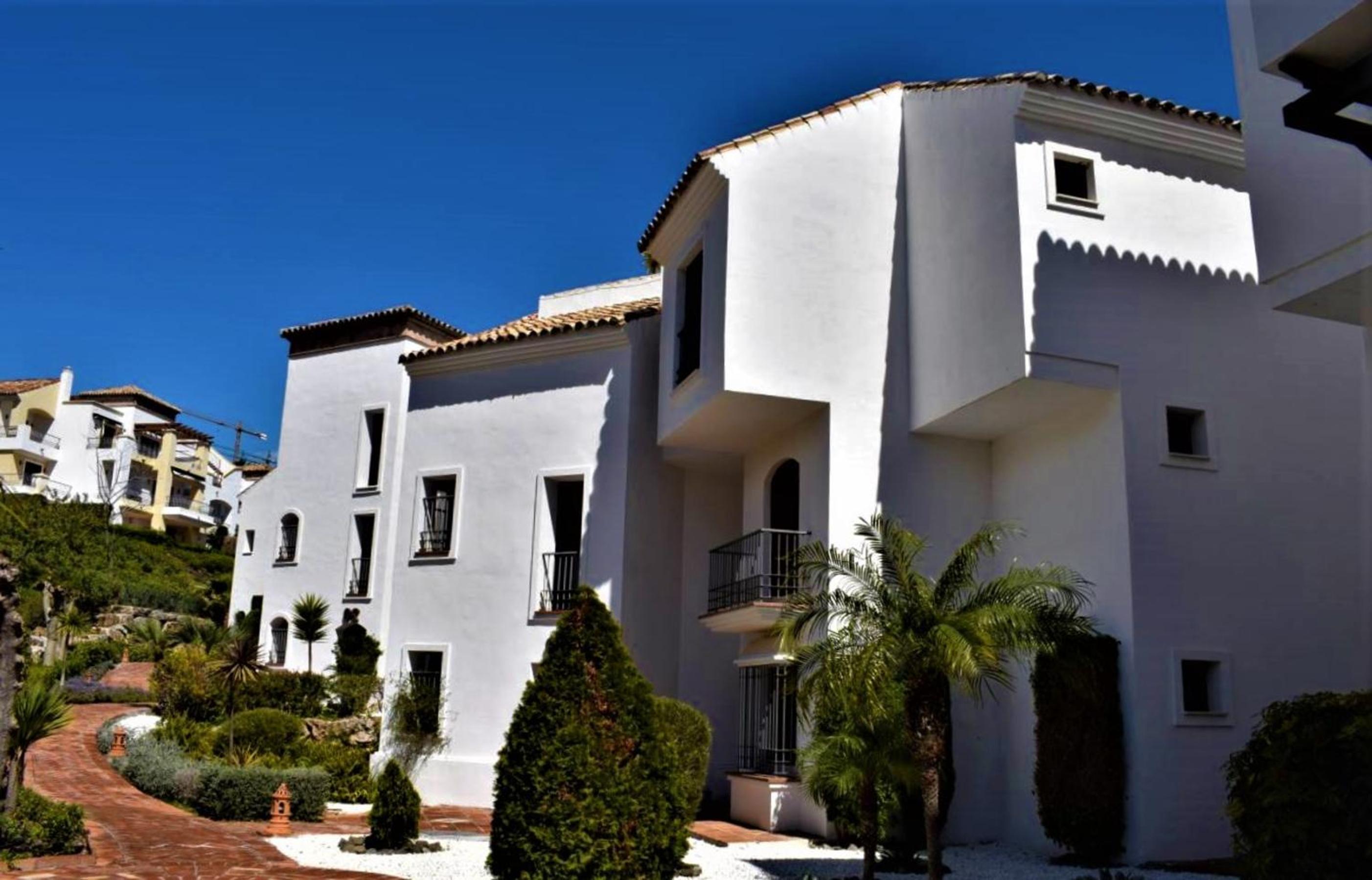 Superior 3BR GolfLA Apartment Minutes from Puerto Banus & Marbella