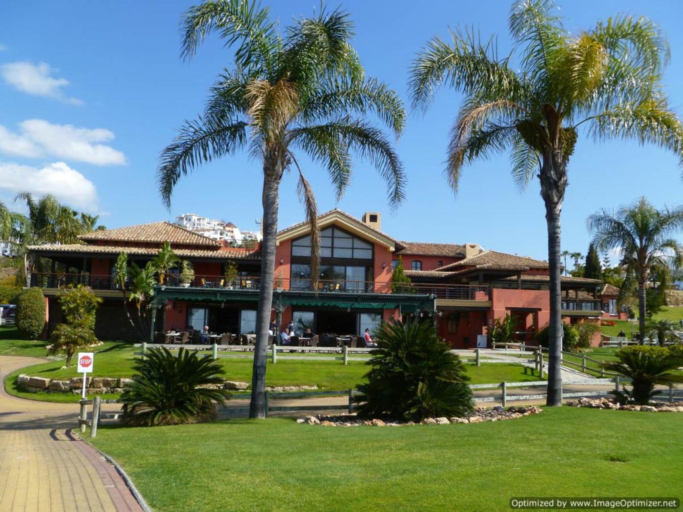 Superior 3BR GolfLA Apartment Minutes from Puerto Banus & Marbella