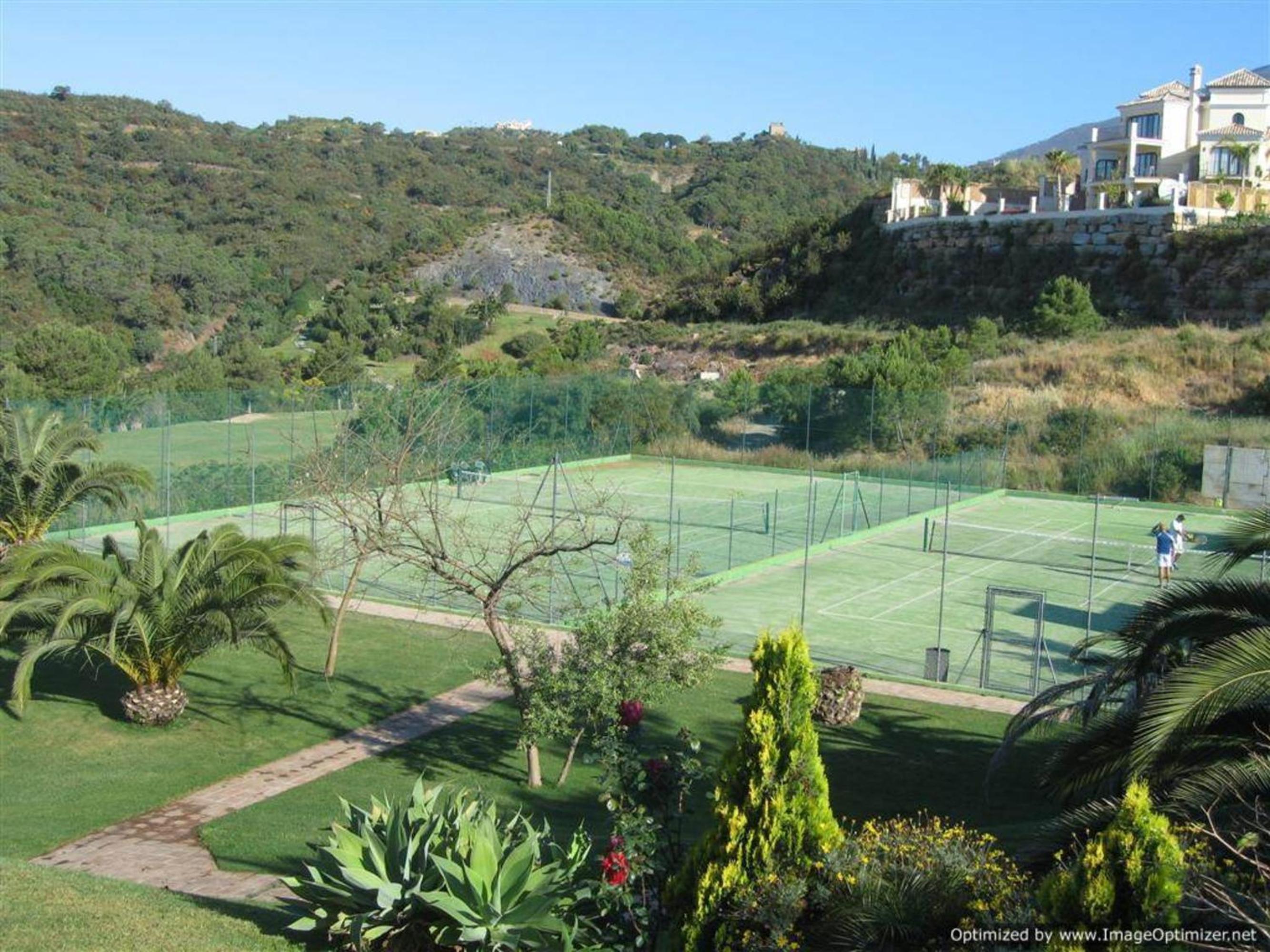 Superior 3BR GolfLA Apartment Minutes from Puerto Banus & Marbella
