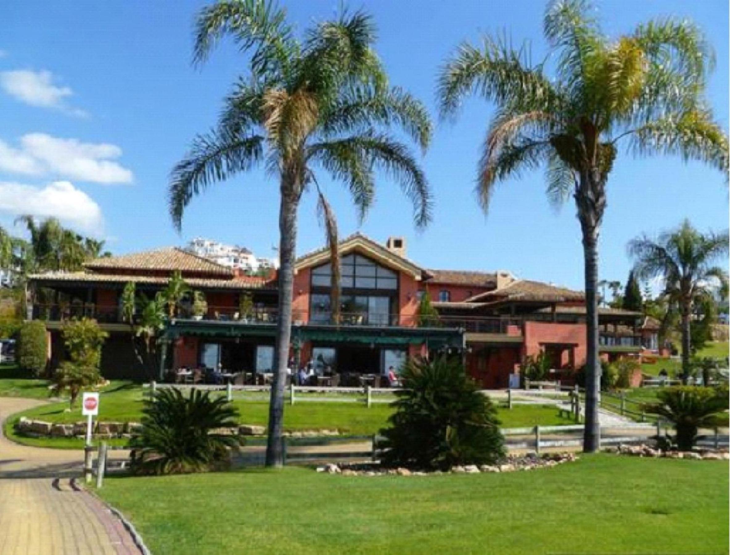 Superior 3BR GolfLA Apartment Minutes from Puerto Banus & Marbella