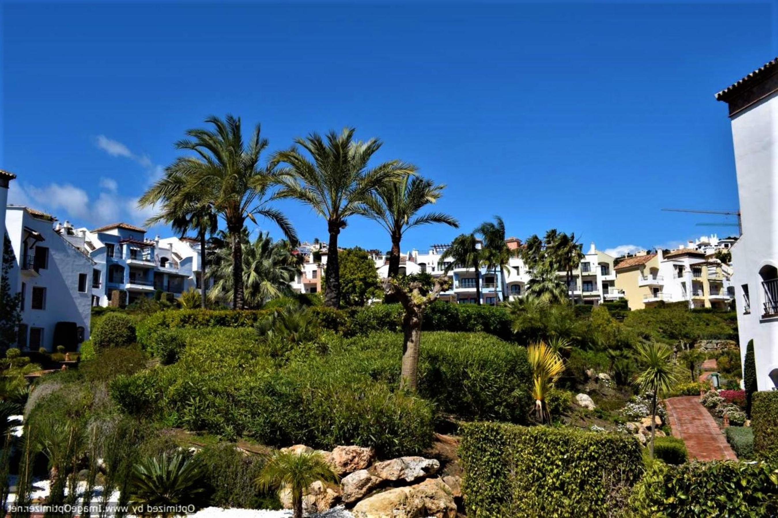 Superior 3BR GolfLA Apartment Minutes from Puerto Banus & Marbella