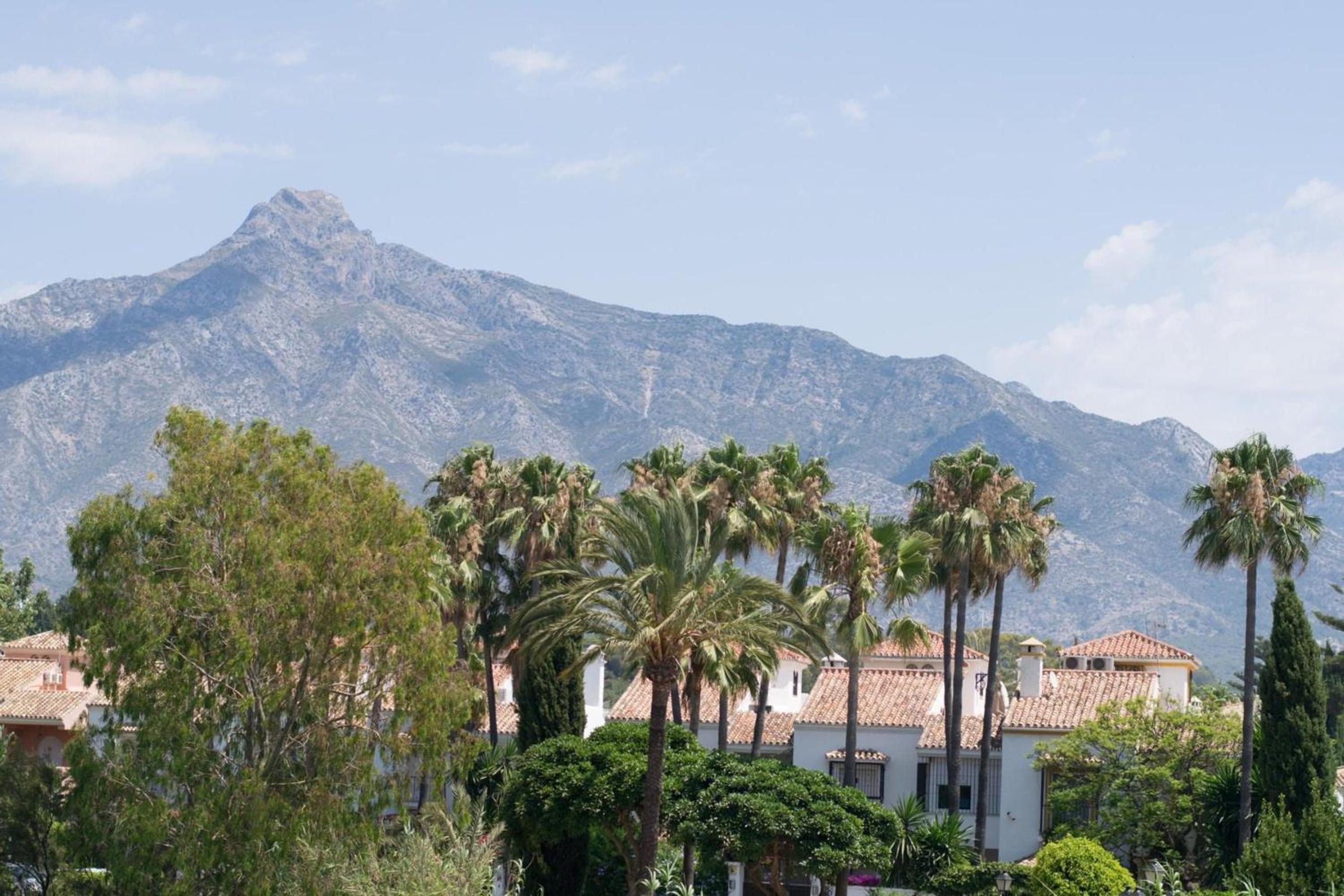 Superior 3BR GolfLA Apartment Minutes from Puerto Banus & Marbella
