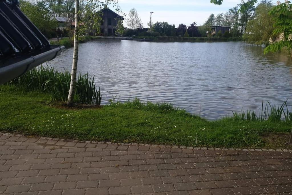 Häuschen am See
