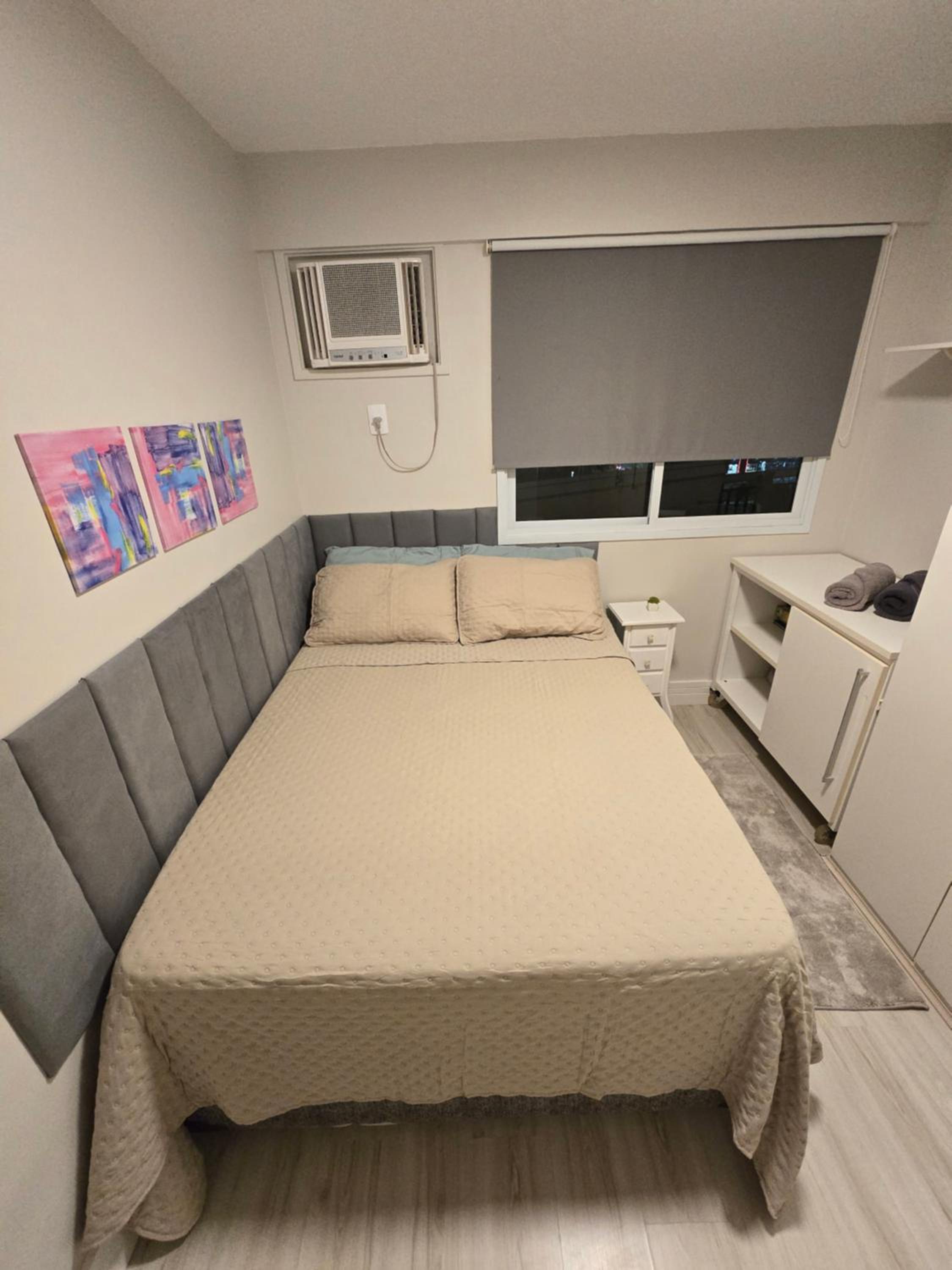 2 qrts c suíte, ar condicionado, piscina infantil e adulto, parquinho, estacionamento privativo, portaria 24hrs, self checkin, indicado pra família c crian