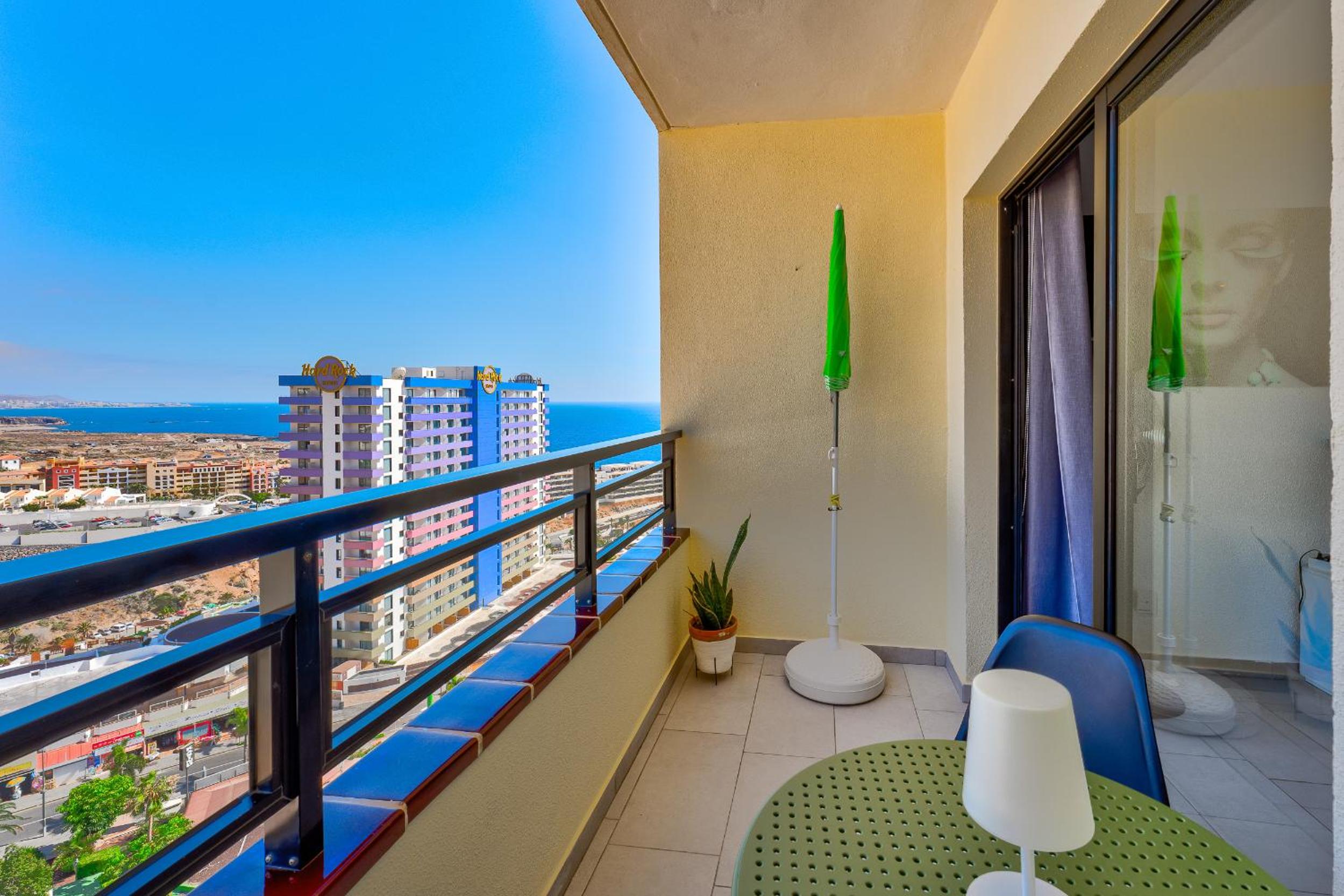 14th floor Panoramic View view 3