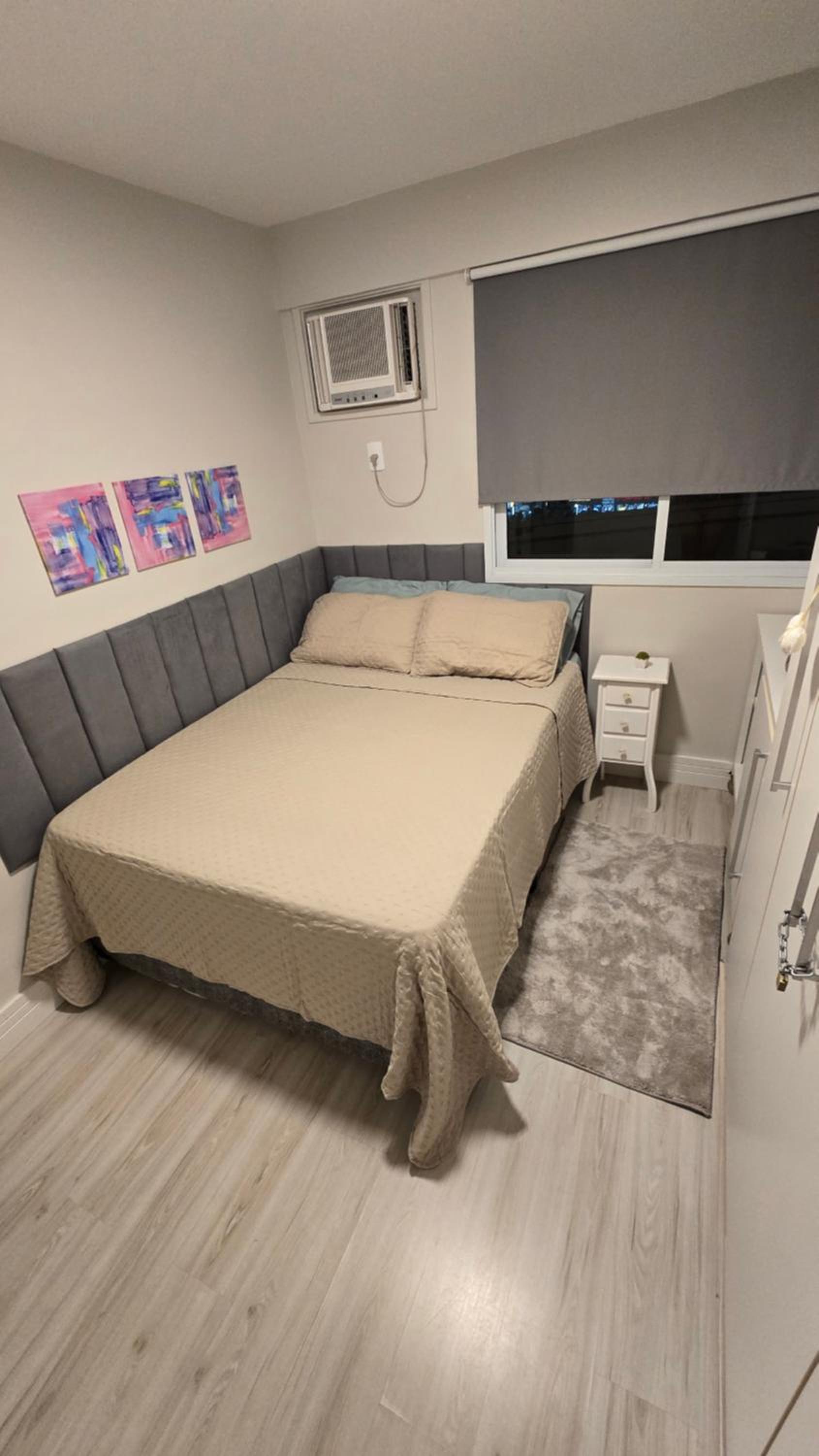 2 qrts c suíte, ar condicionado, piscina infantil e adulto, parquinho, estacionamento privativo, portaria 24hrs, self checkin, indicado pra família c crian