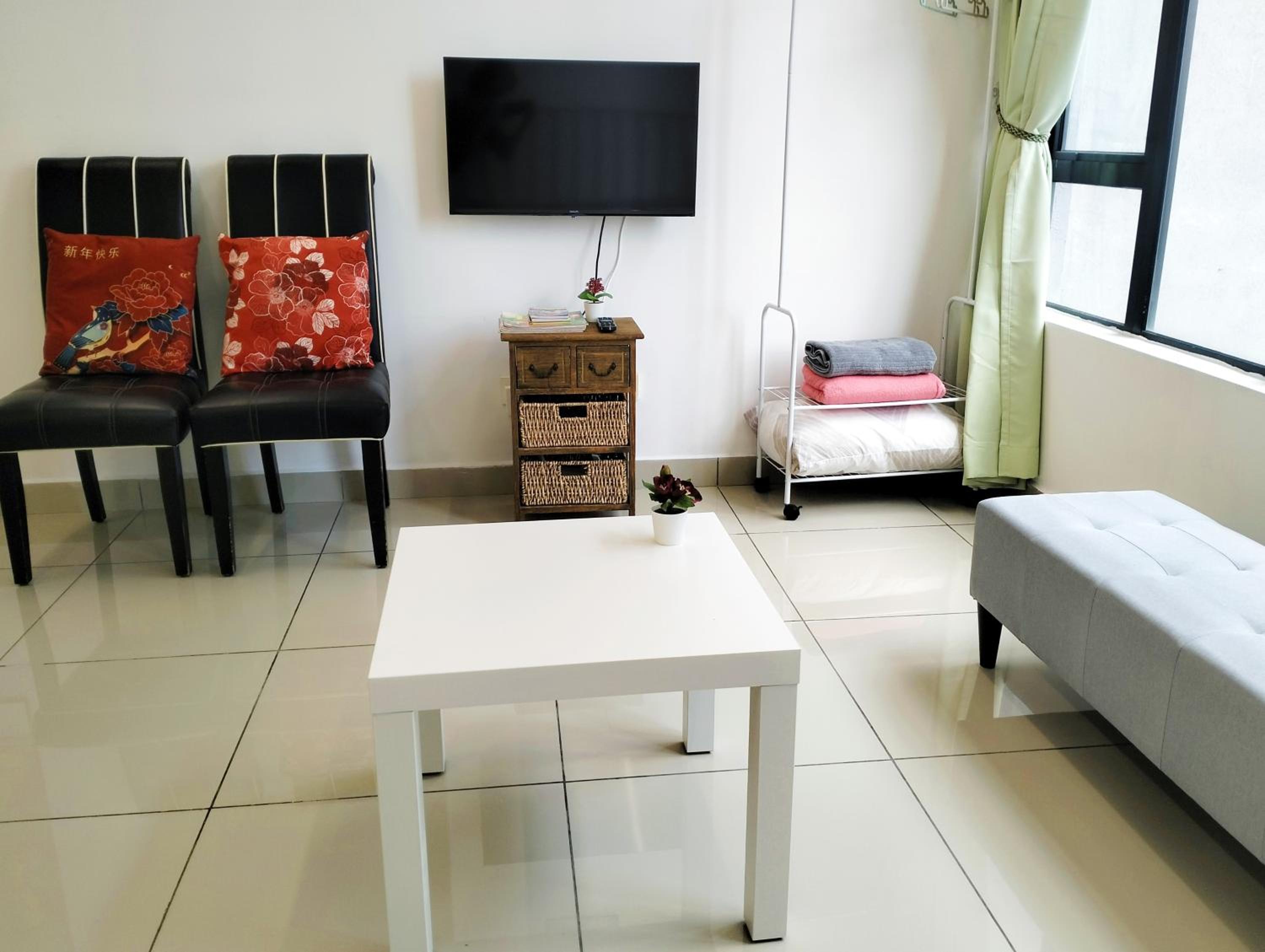 JB Austin Perdana Tidy Simple Comfy 2BR5pax