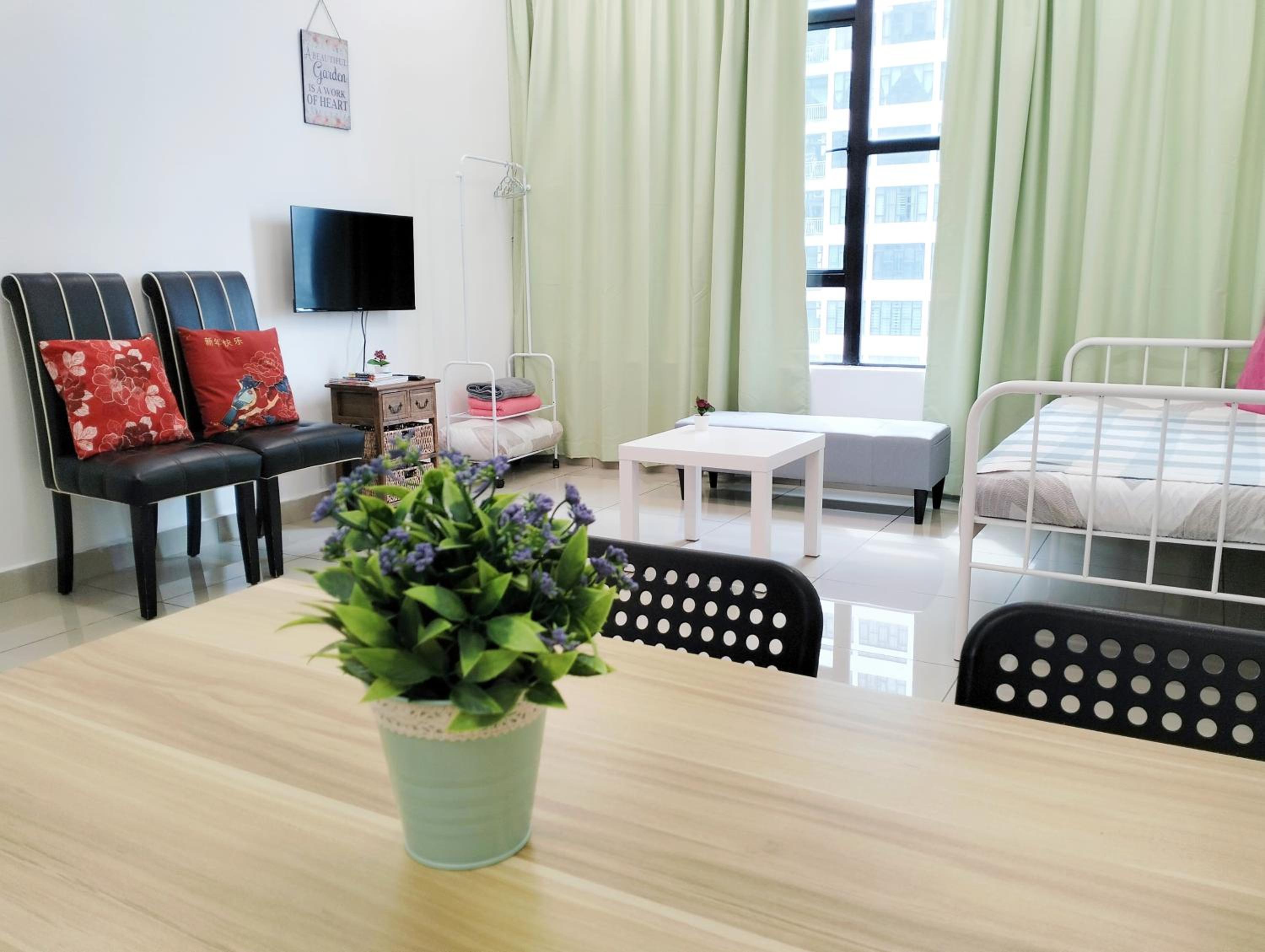 JB Austin Perdana Tidy Simple Comfy 2BR5pax