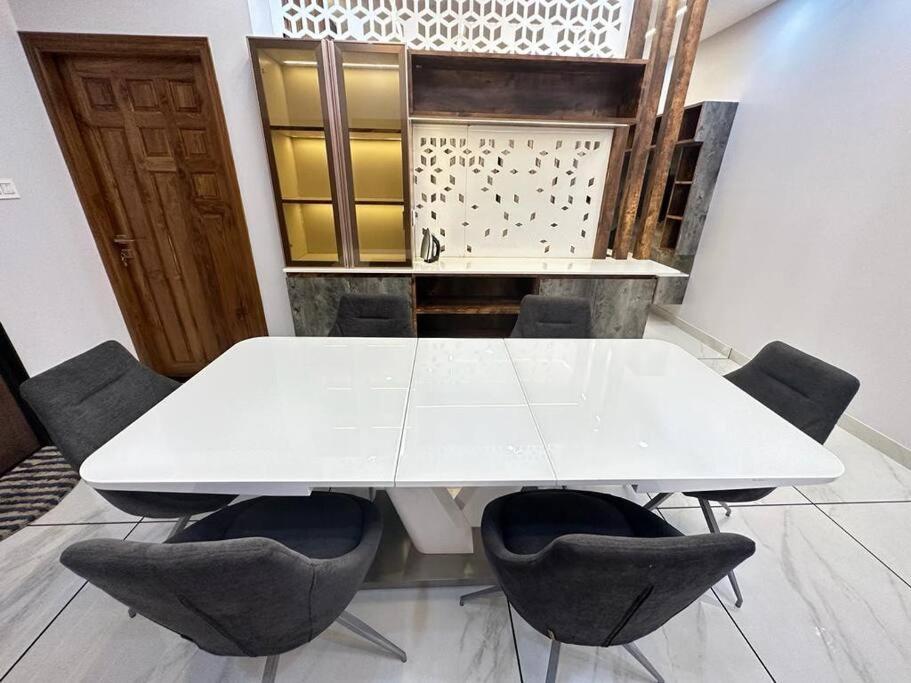 Taj Elegance Live Life Lavishly view 2