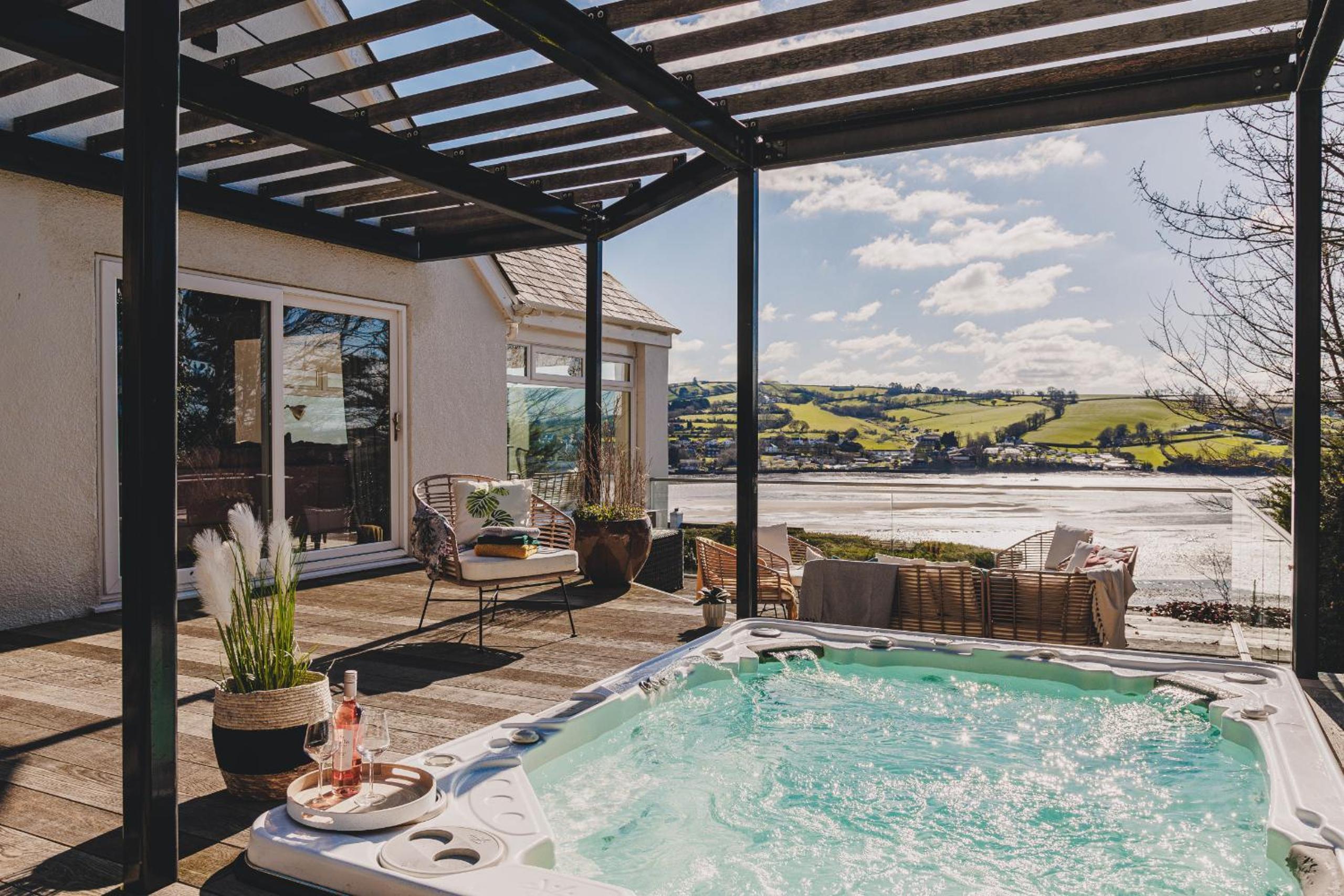 The Curlews - Waterside, boutique home with 10 person spa view 2