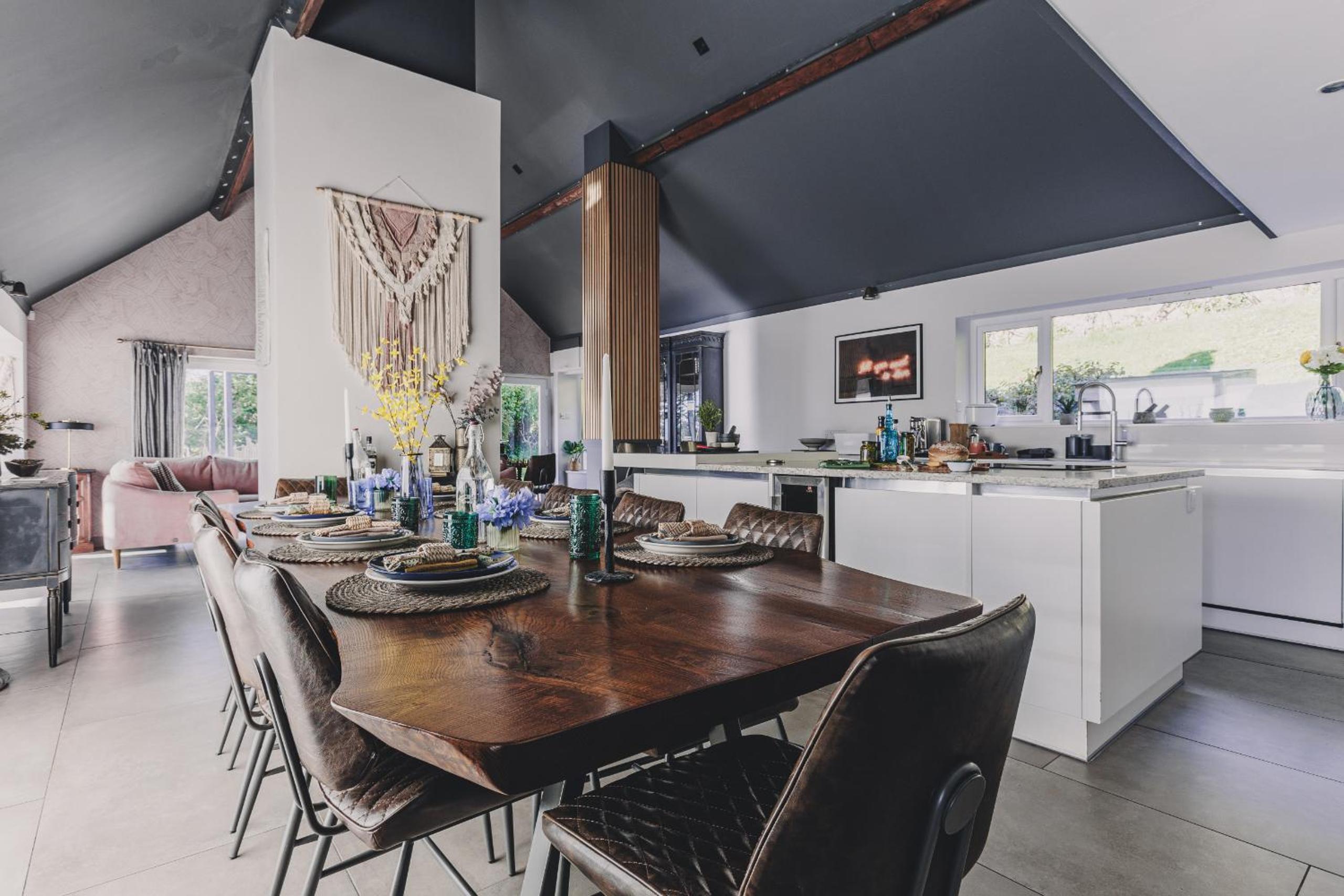 The Curlews - Waterside, boutique home with 10 person spa view 4
