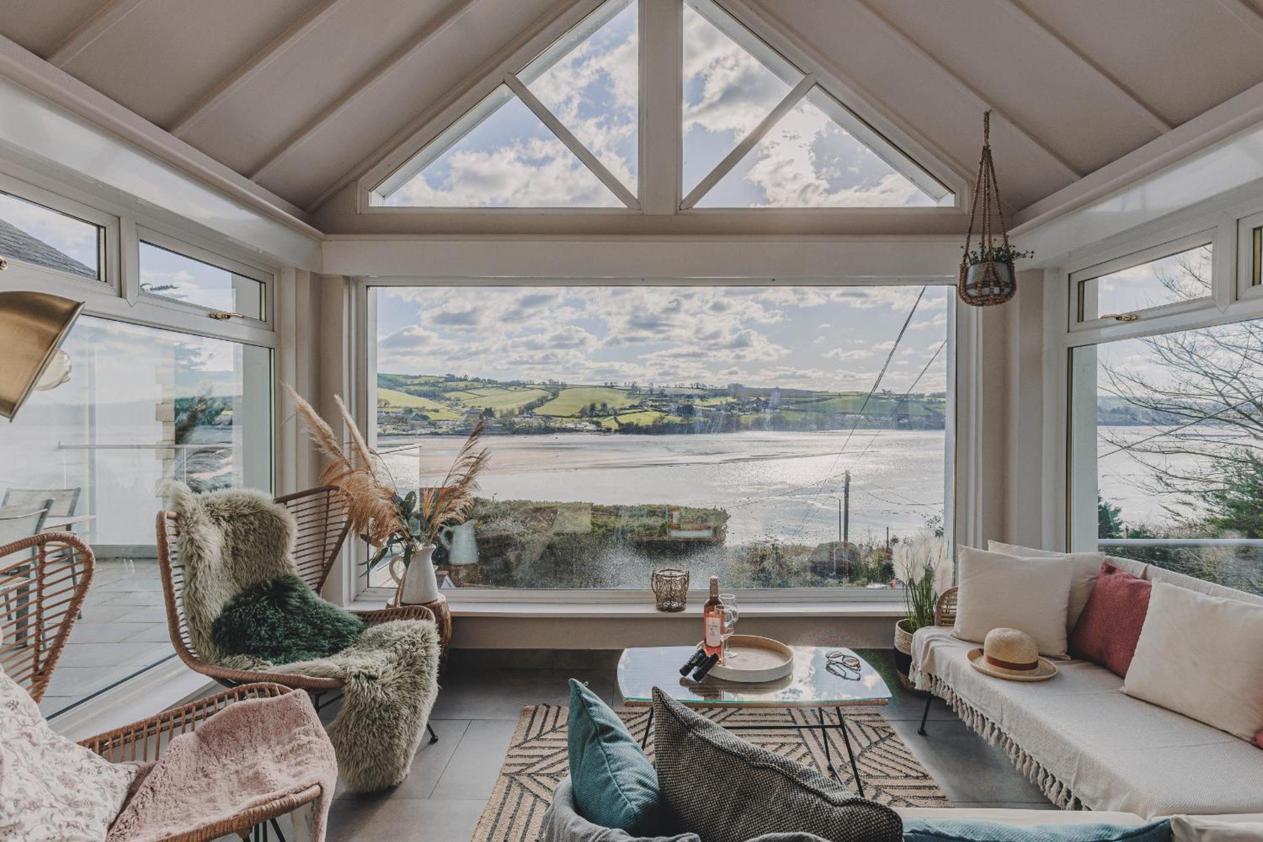 The Curlews - Waterside, boutique home with 10 person spa view 3