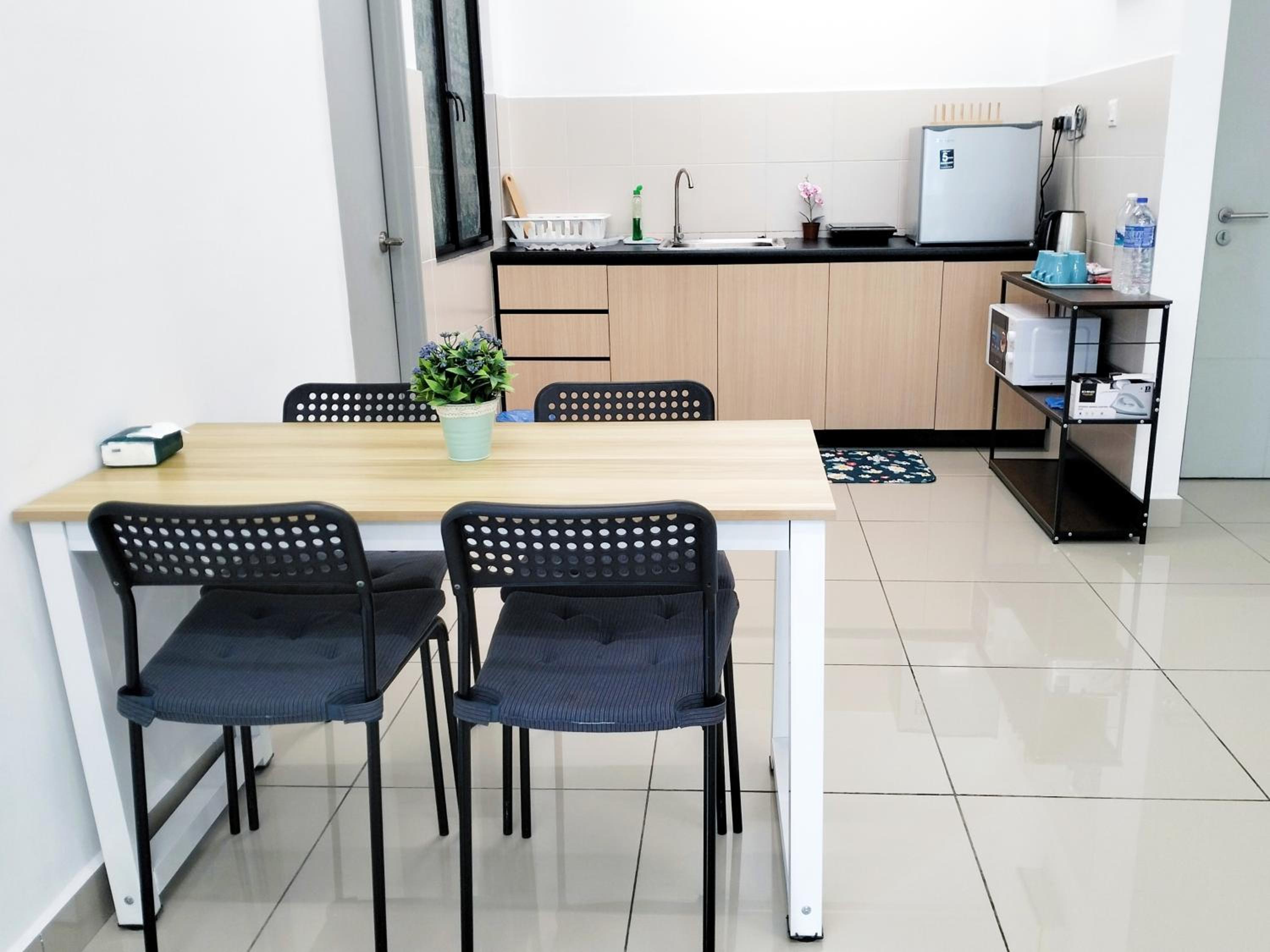 JB Austin Perdana Tidy Simple Comfy 2BR5pax