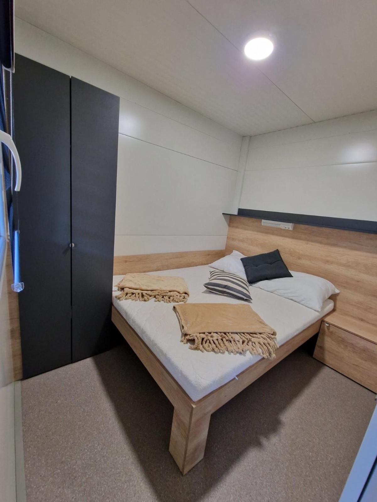 MobilHomeCharly