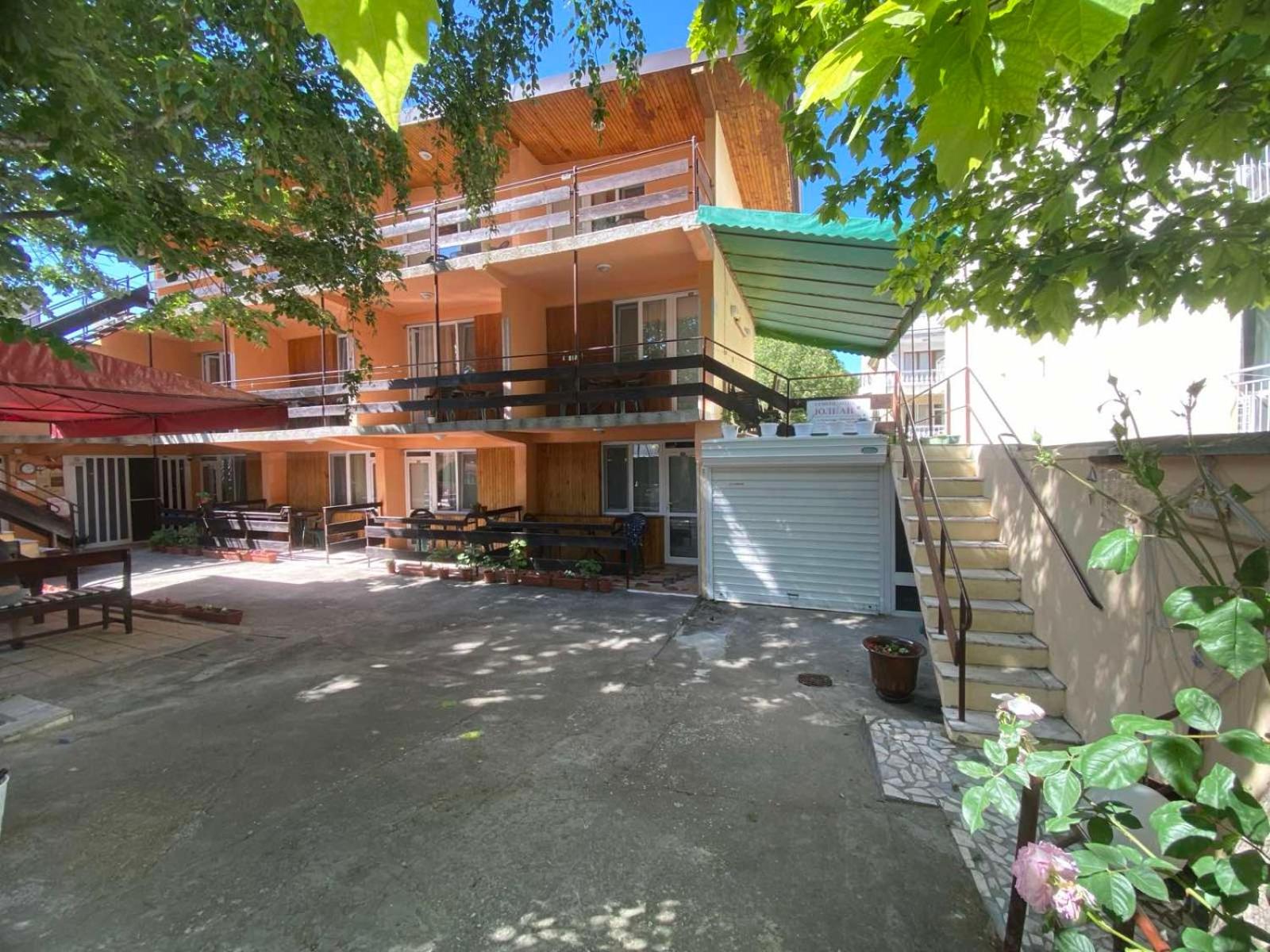 Hotel Family Hotel Julian - Image 1