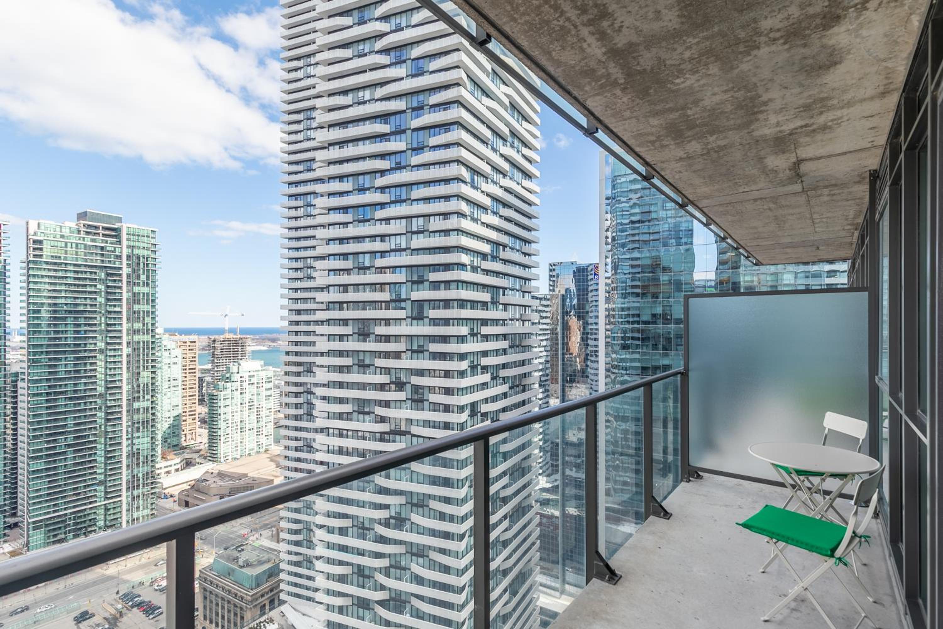 GLOBALSTAY Maple Leaf Square