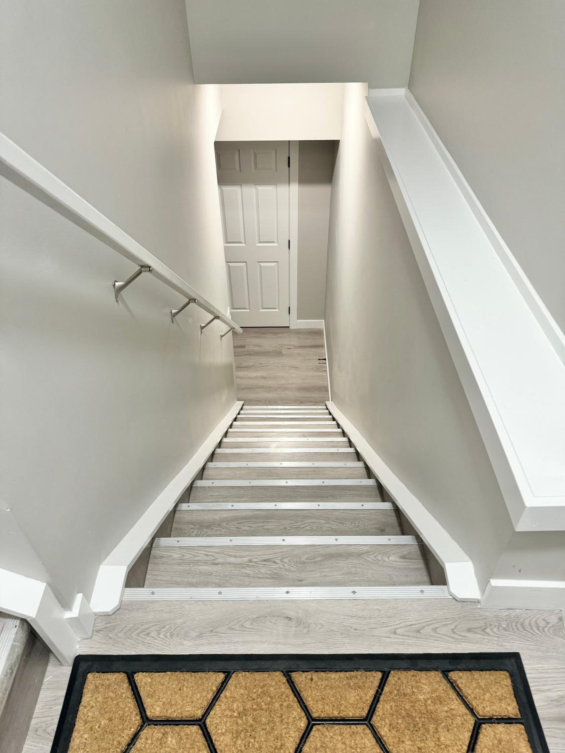Private Modern Retreat in the NW - 12 mins to Airport - Near Shops - Easy Banff Access