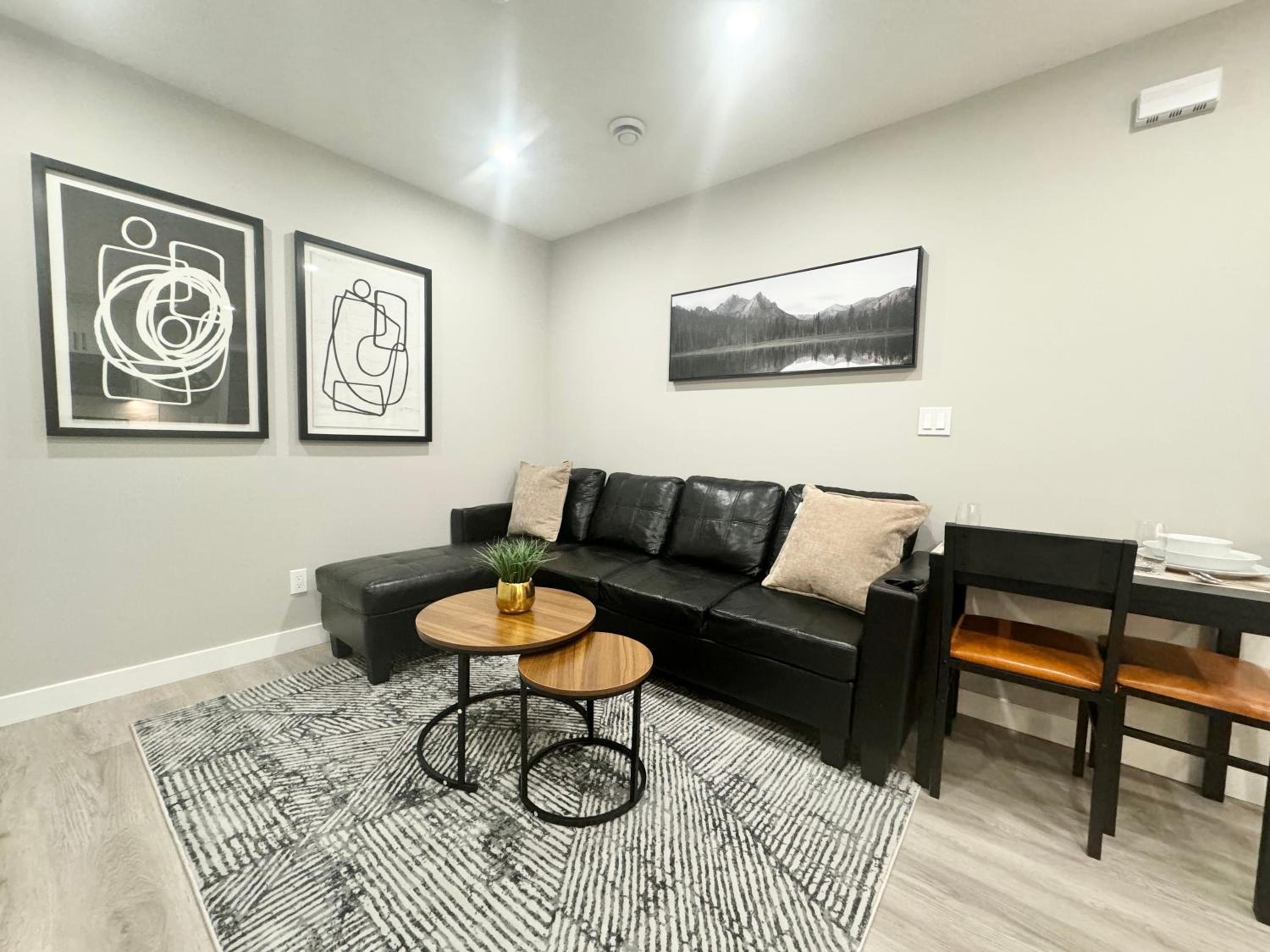 Private Modern Retreat in the NW - 12 mins to Airport - Near Shops - Easy Banff Access