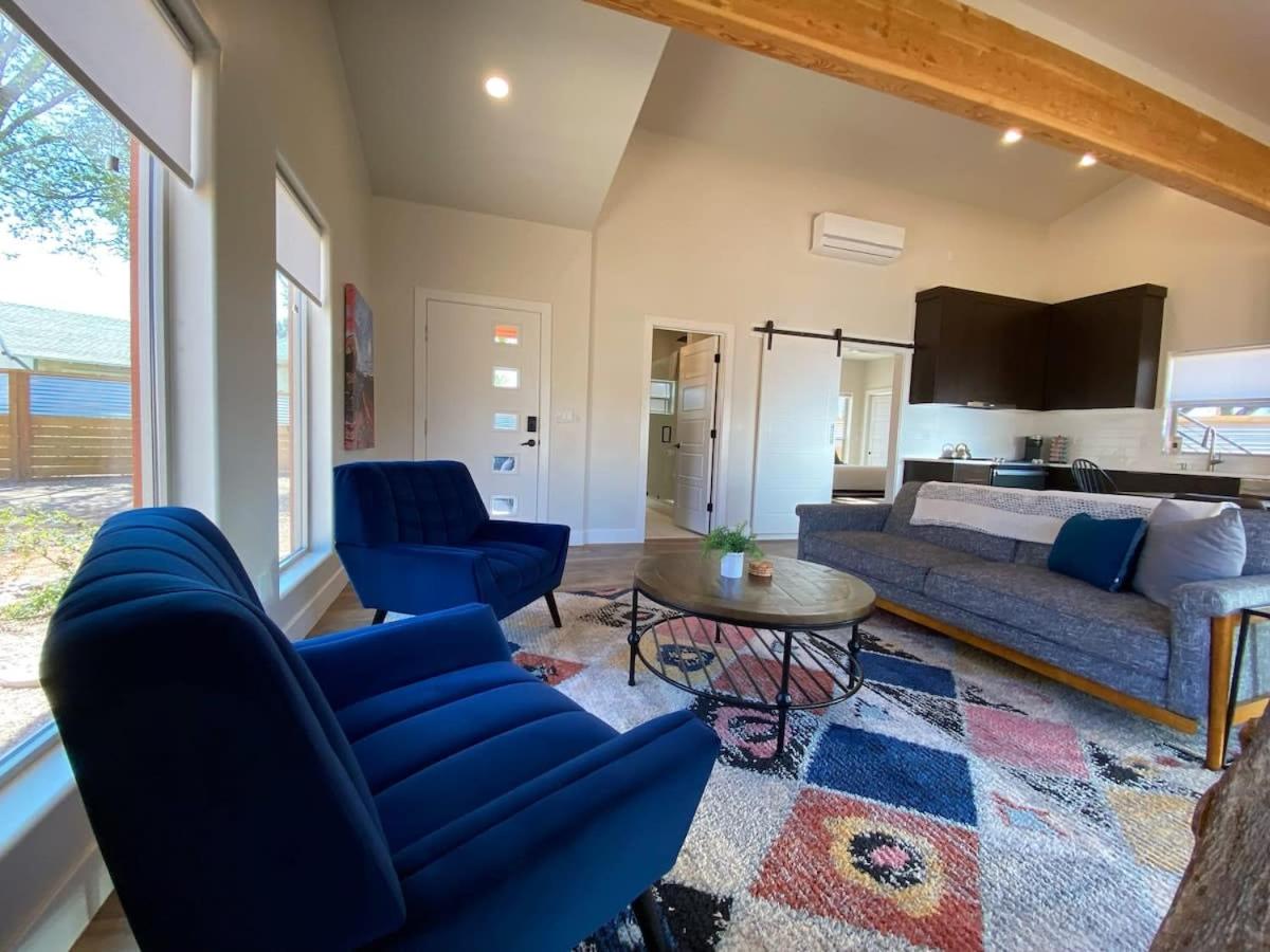 Timber & Tin B 1Bed 1Bath w Pool & Rooftop Deck view 4