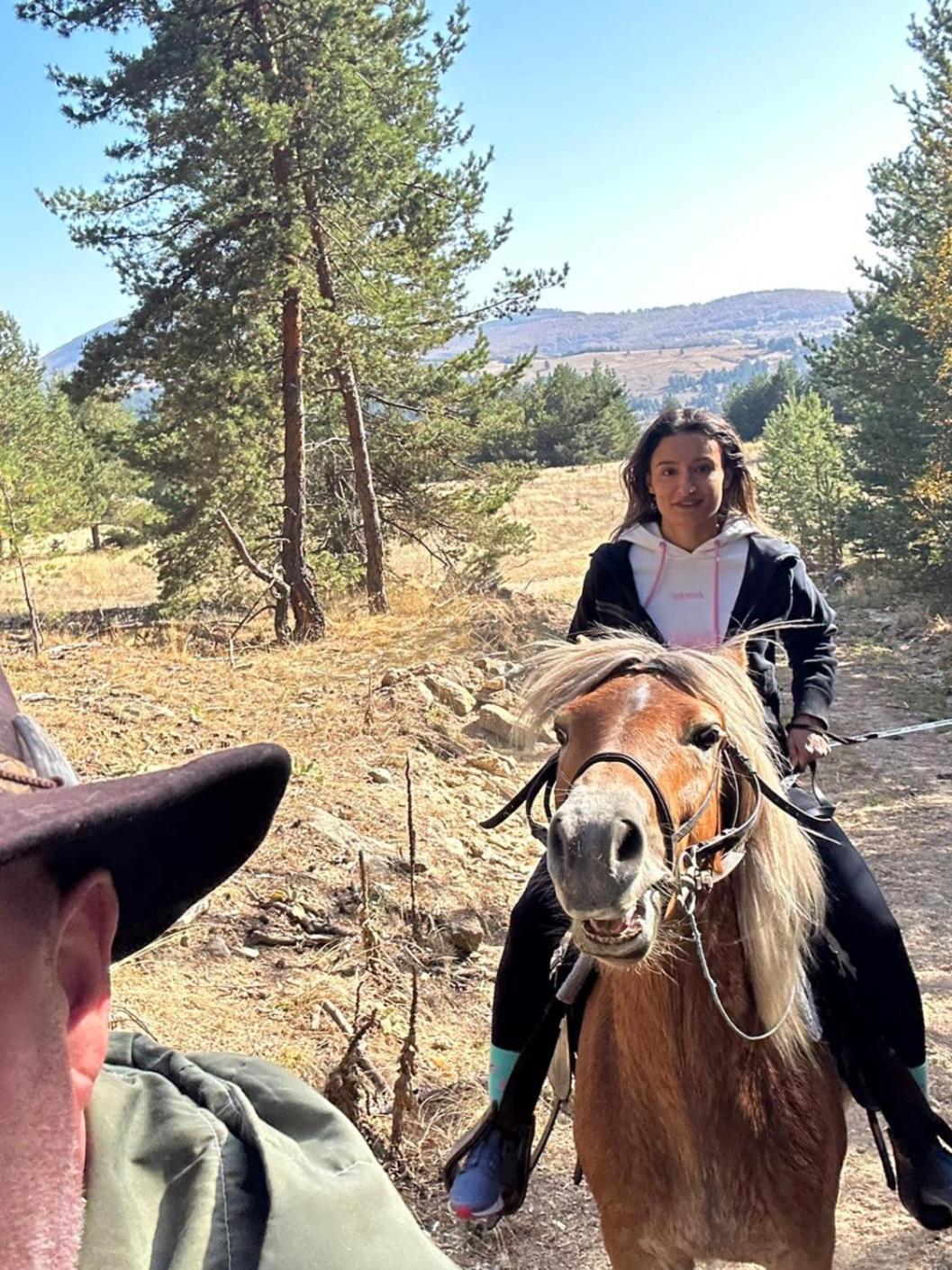 Dona Guest House - Horse Riding