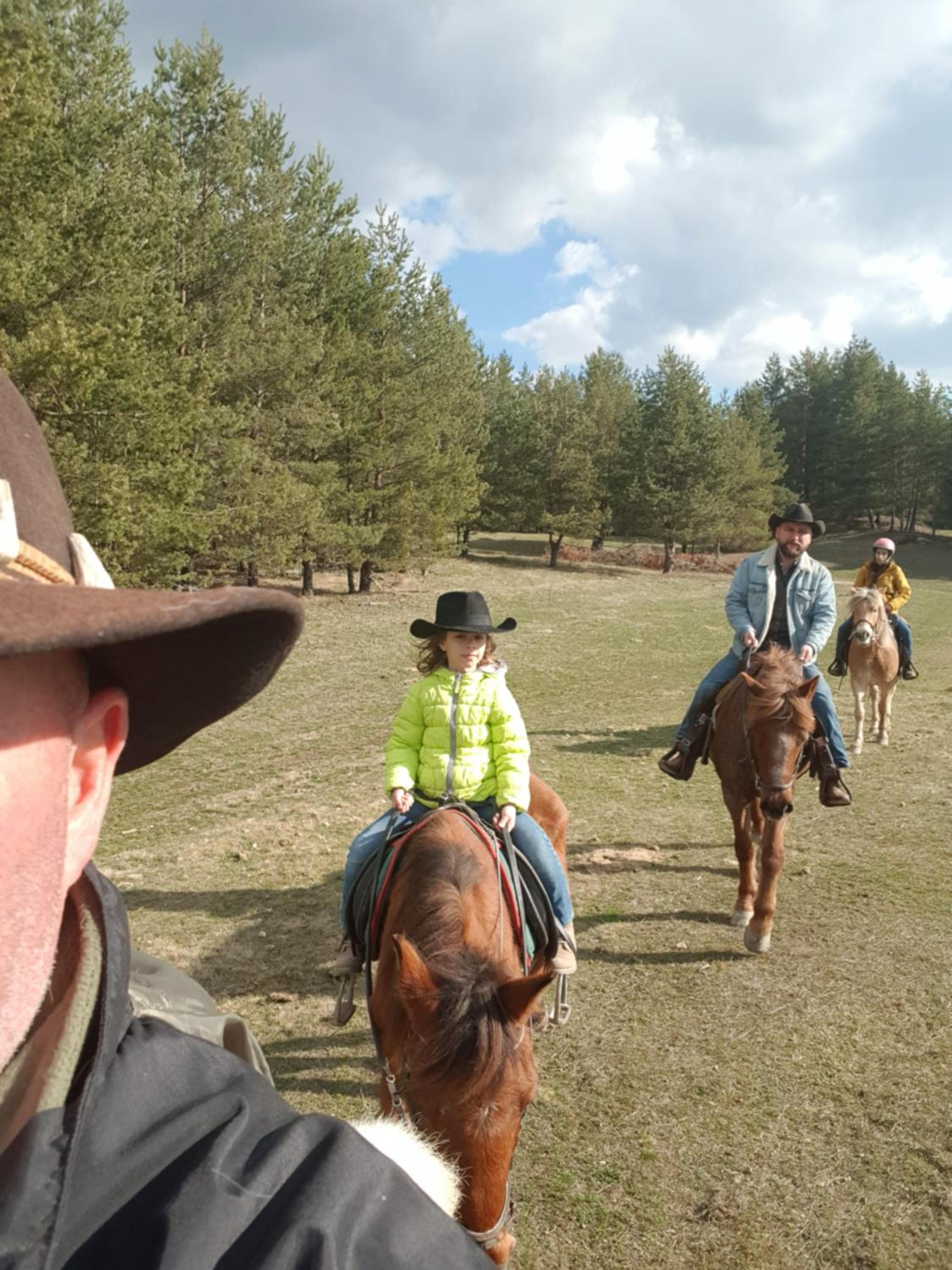 Dona Guest House - Horse Riding