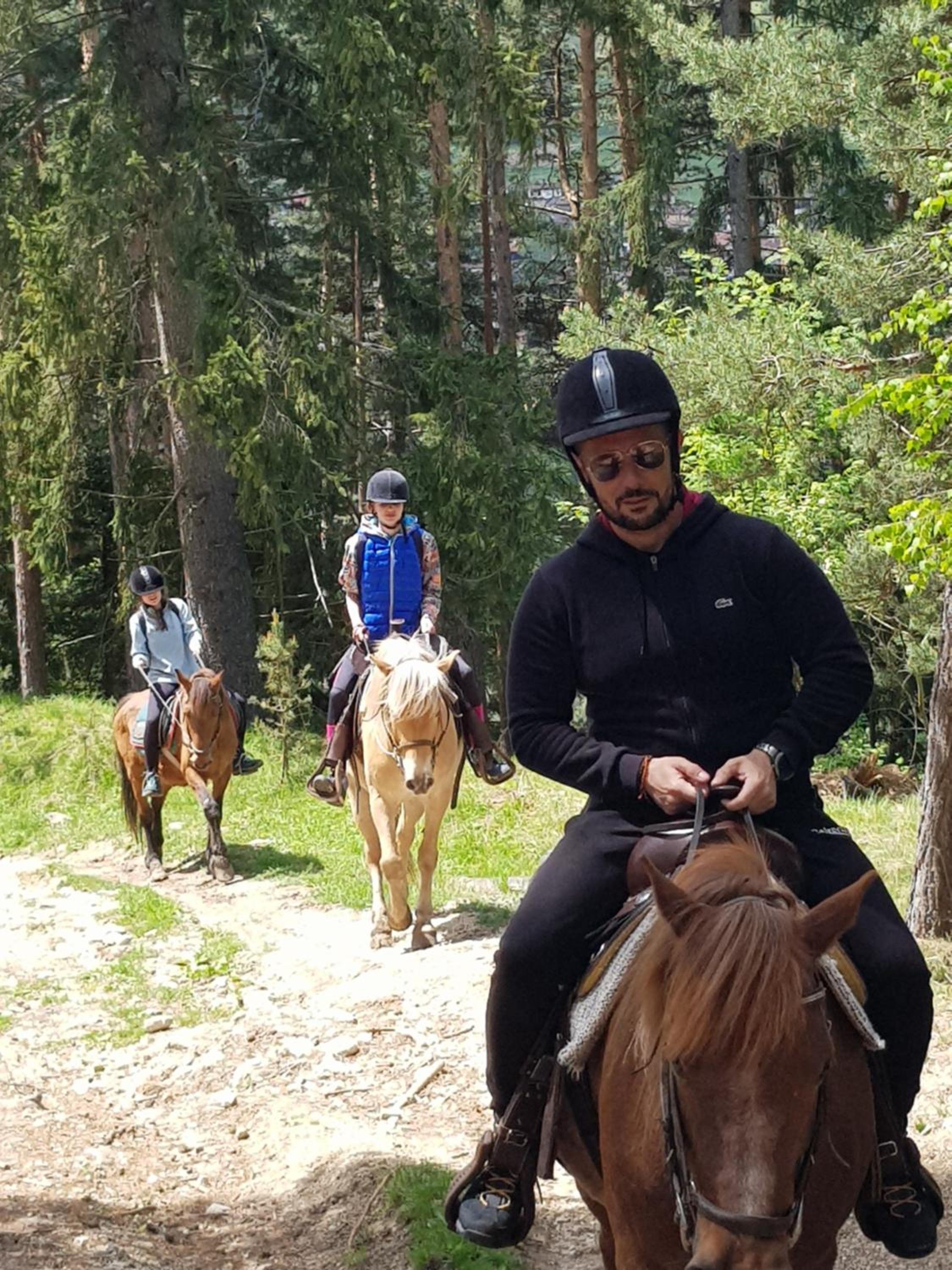 Dona Guest House - Horse Riding