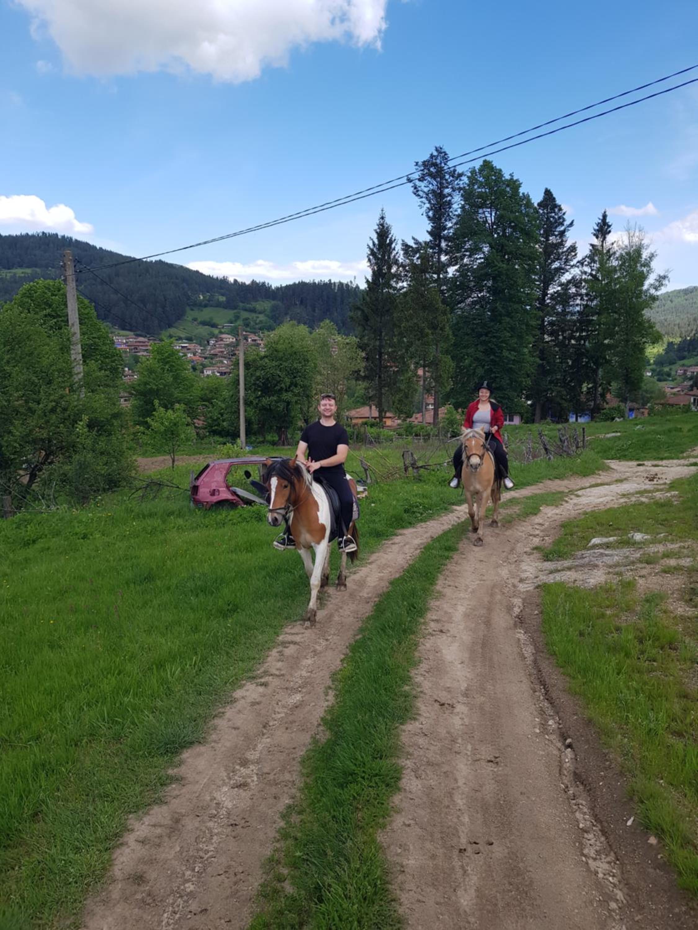 Dona Guest House - Horse Riding