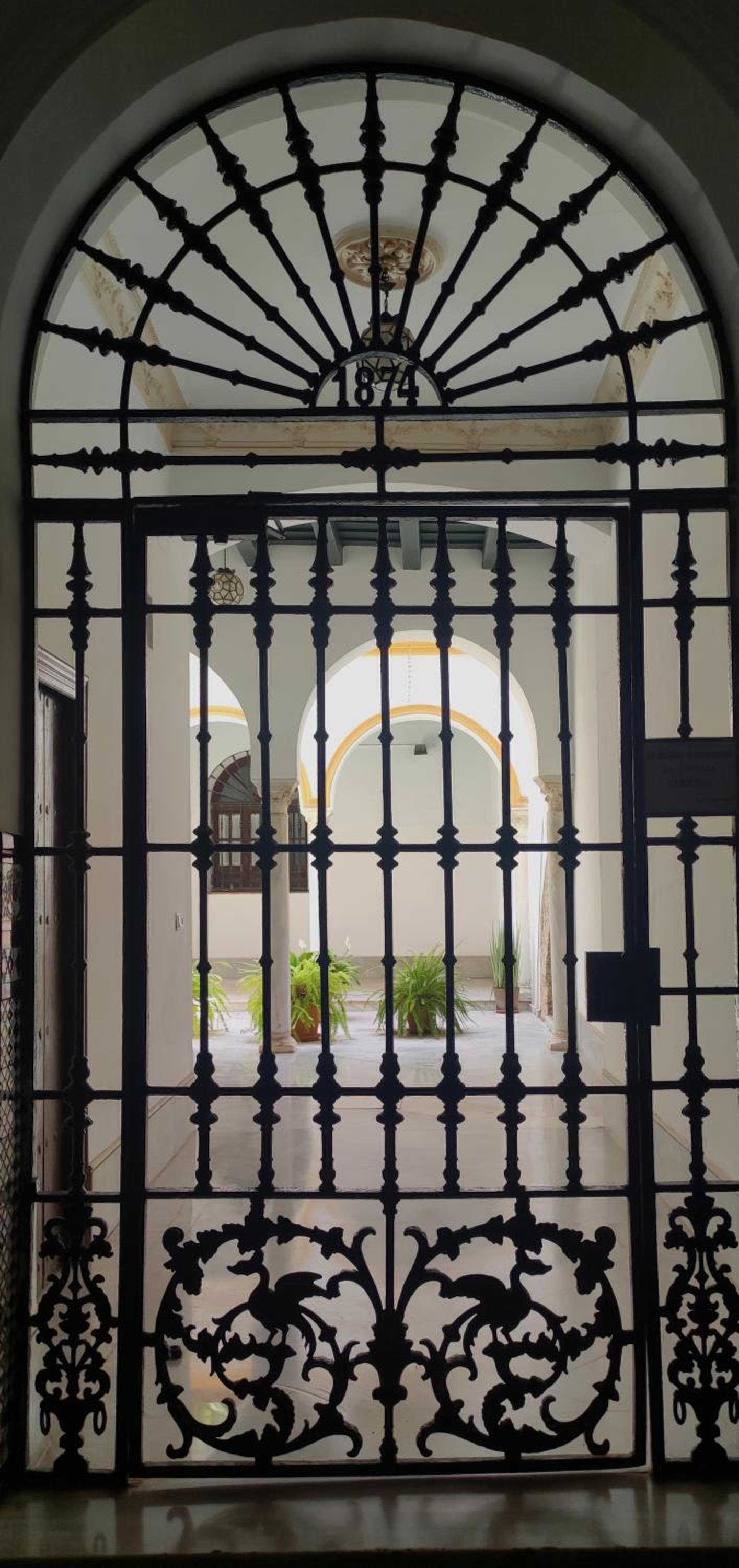 Silent top-rated apartament in the center of Seville