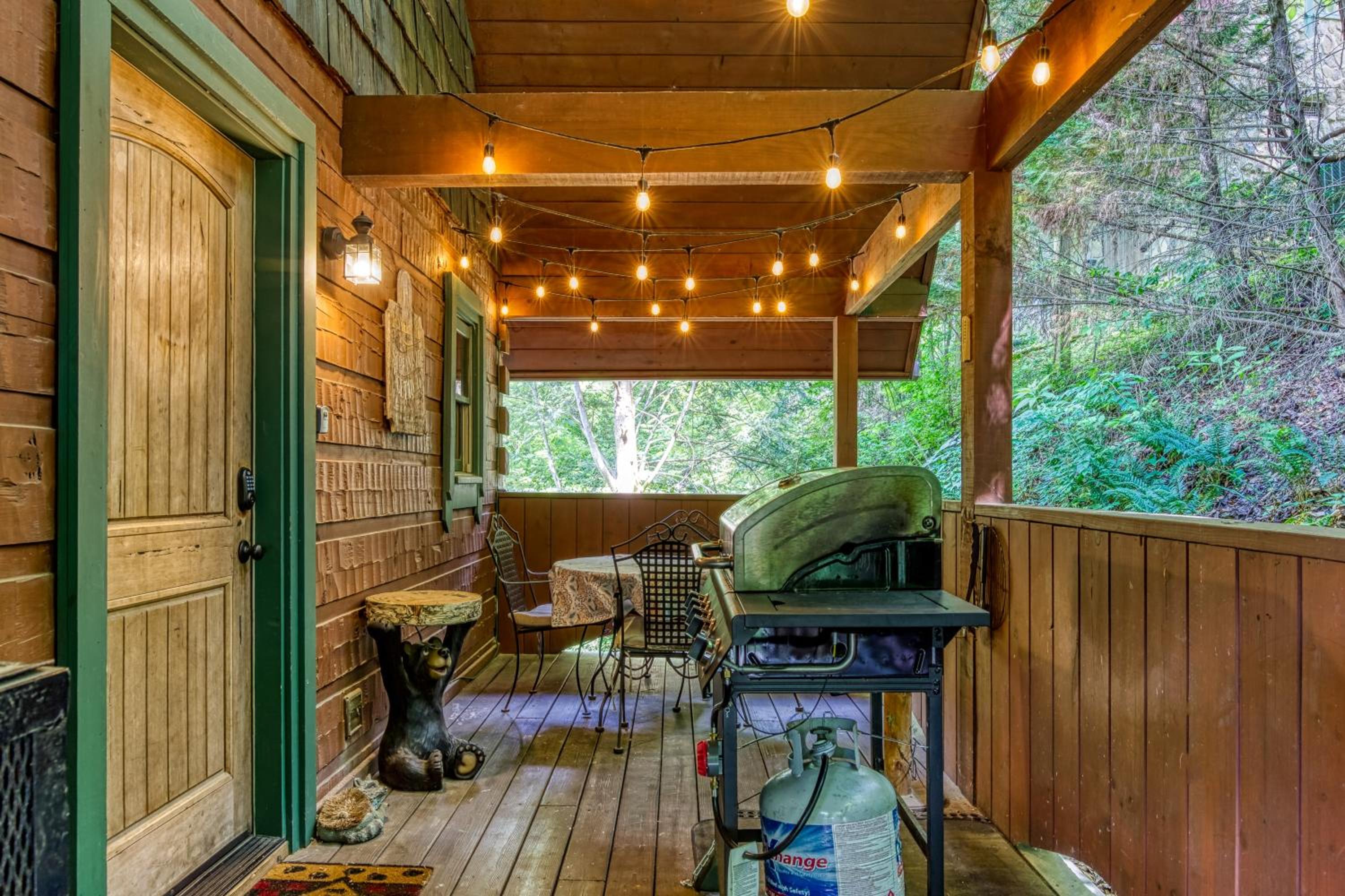 Bridgewood Cabin, Hot Tub, FREE Attraction tickets, WIFI!!!