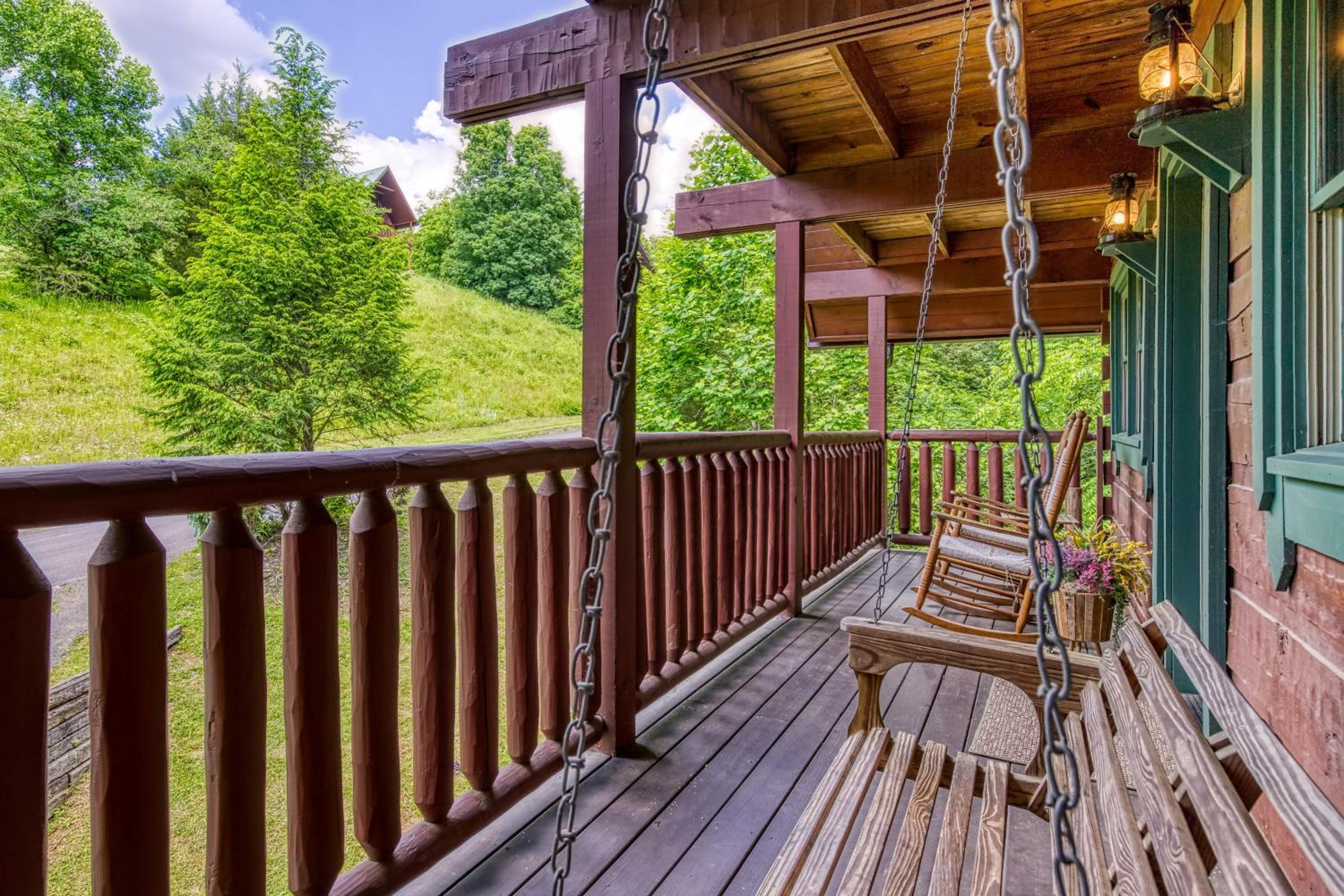 Bridgewood Cabin, Hot Tub, FREE Attraction tickets, WIFI!!!