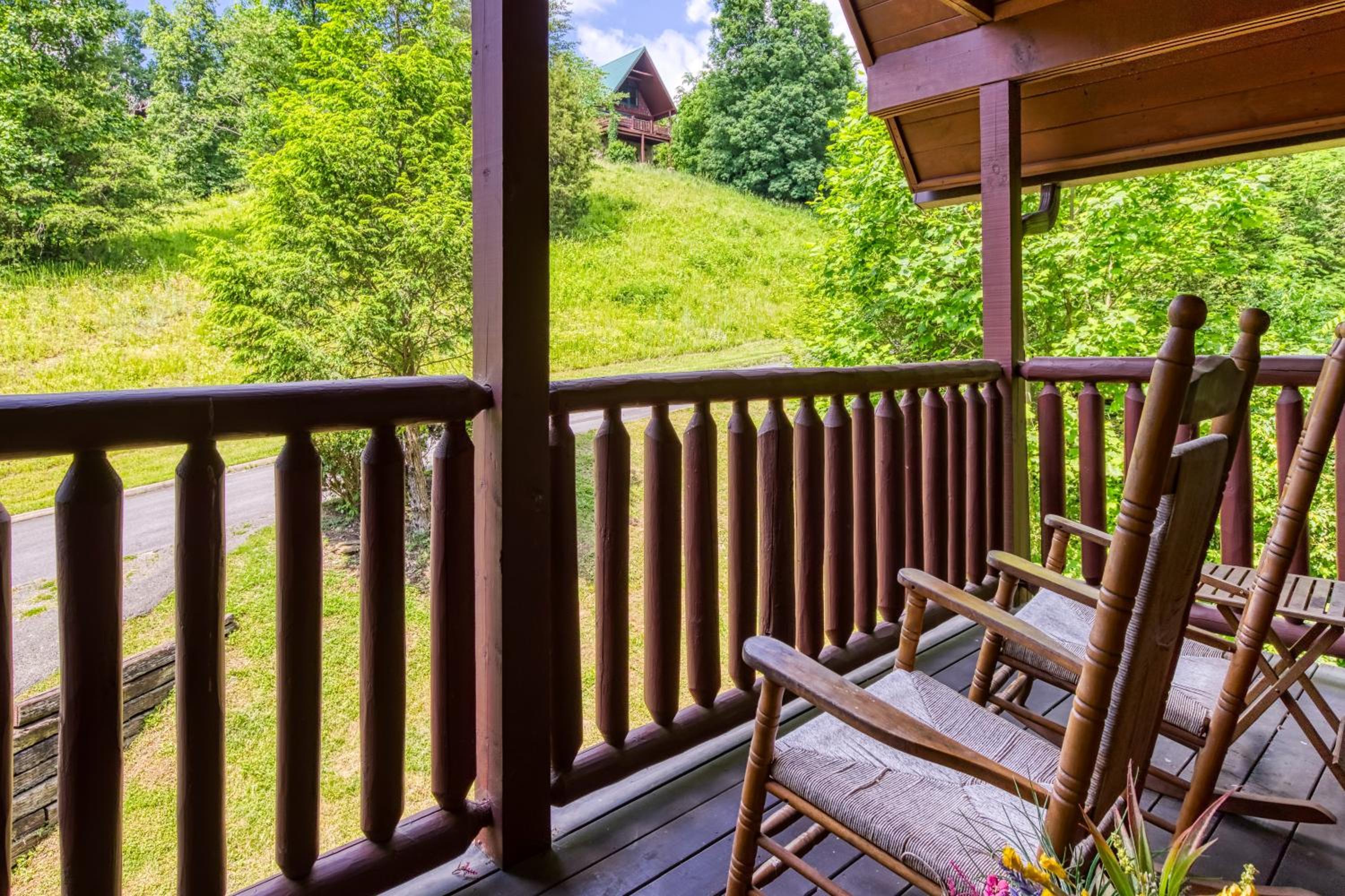Bridgewood Cabin, Hot Tub, FREE Attraction tickets, WIFI!!!