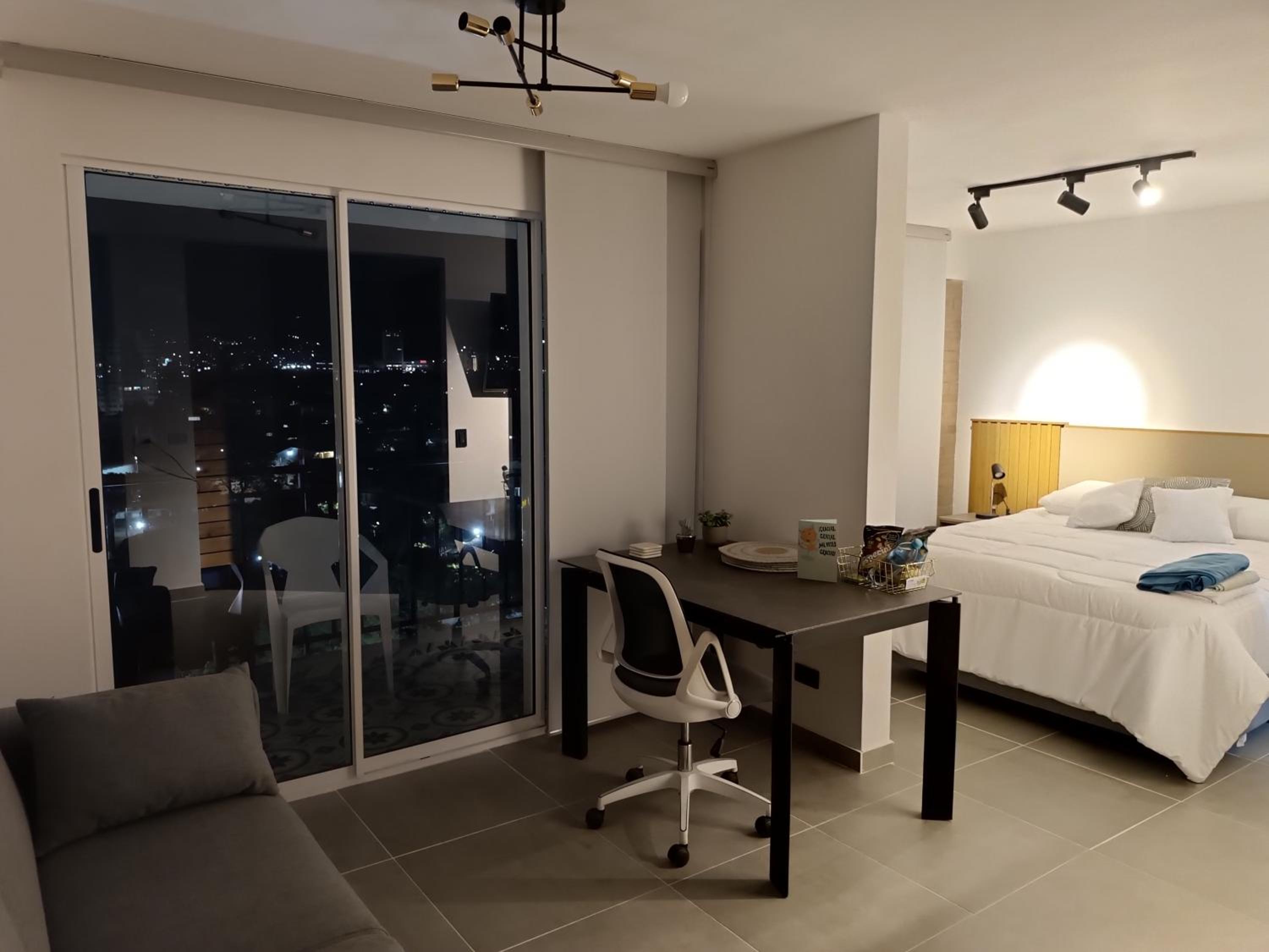 Loft panorámico con piscina cerca de todo