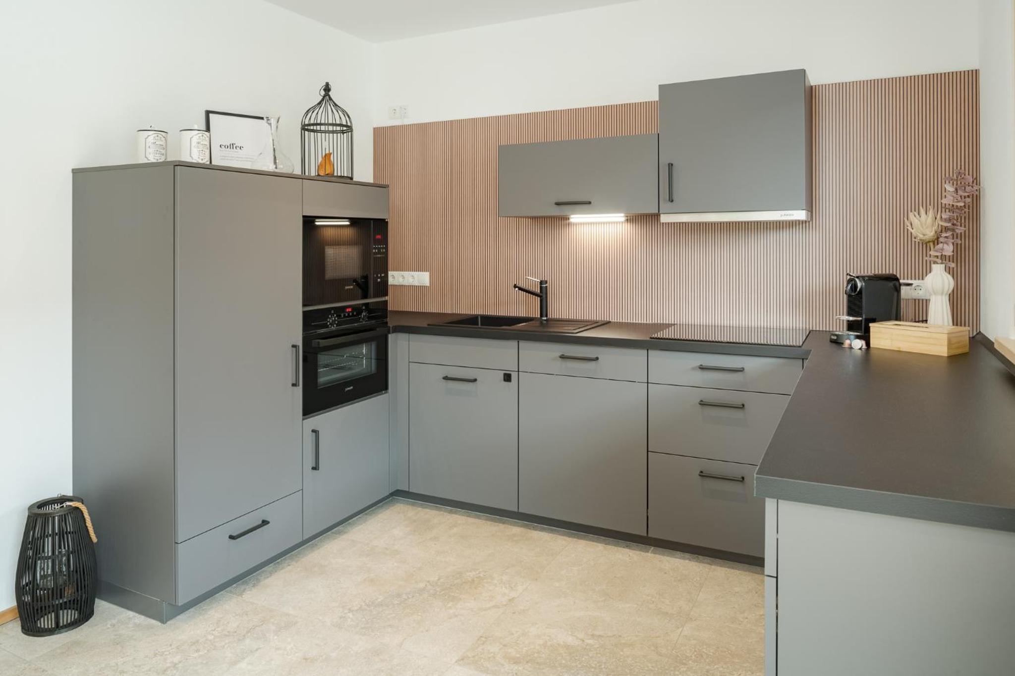 FENJOY: Großes Ferienapartment im Neubau / Balkon / BBQ