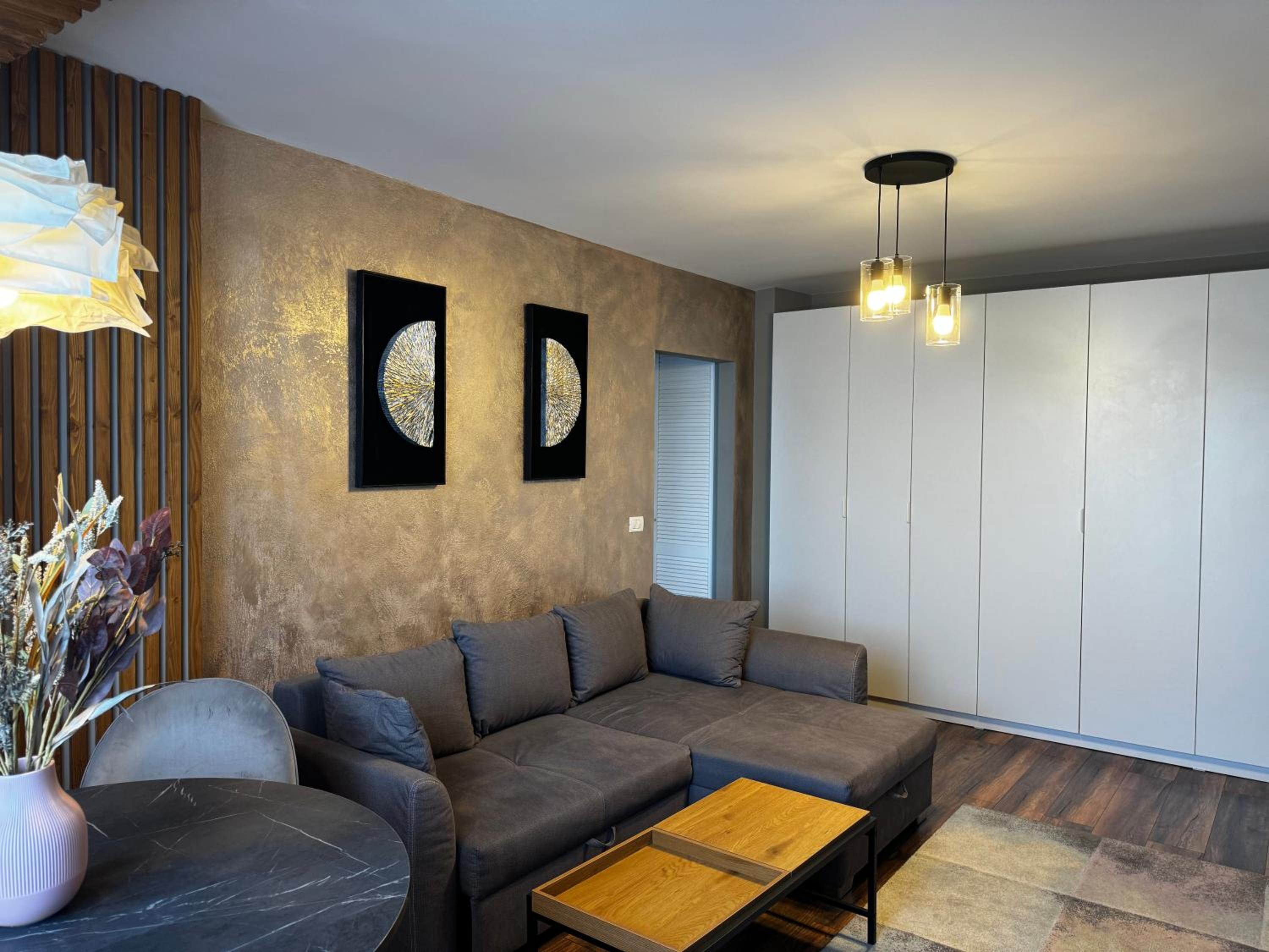 Lovely 2 Rooms apartment in the CENTER of the city view 3