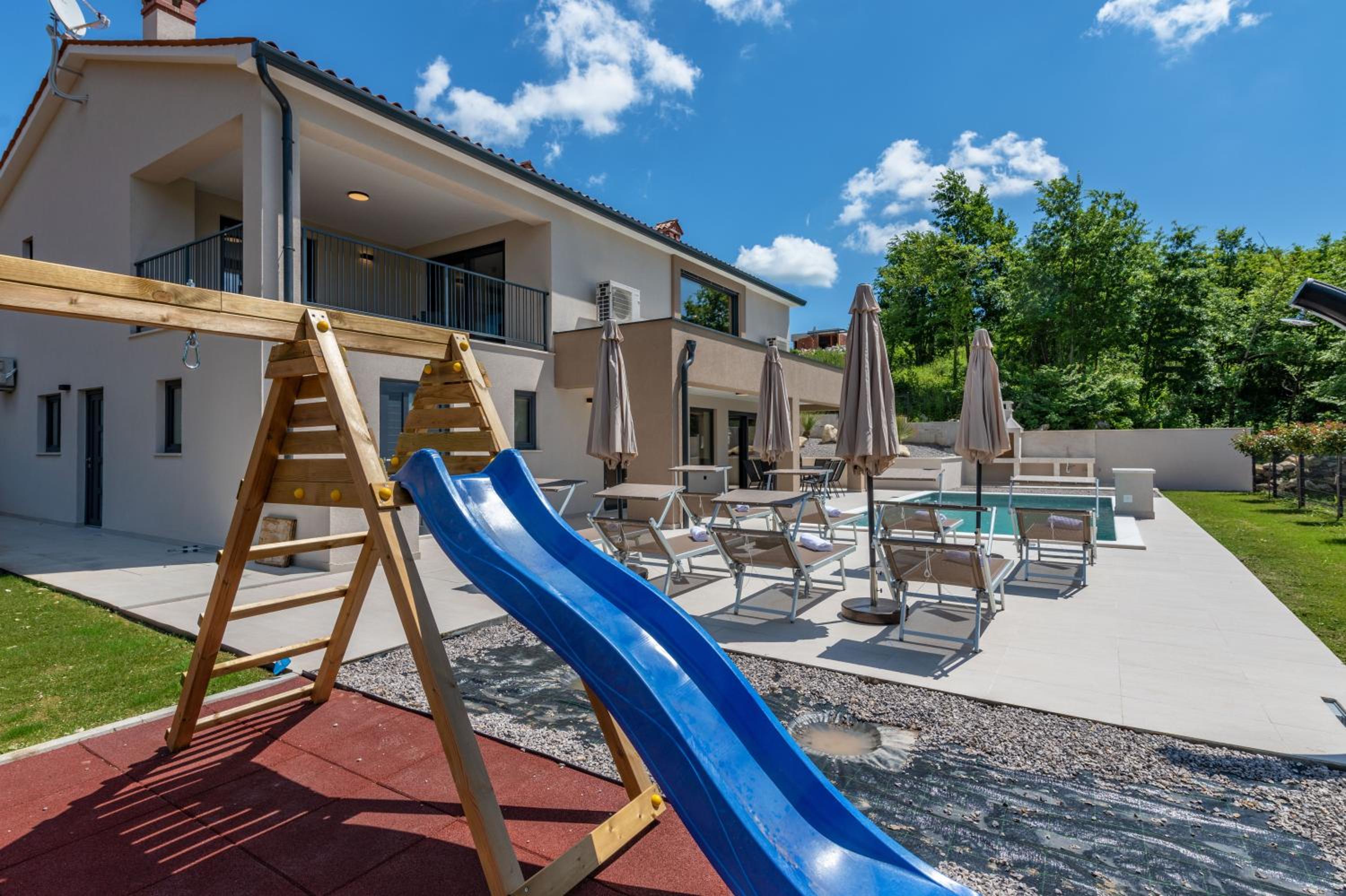 Villa Mochi, a beautiful modern villa in a tranquil enviroment view 5
