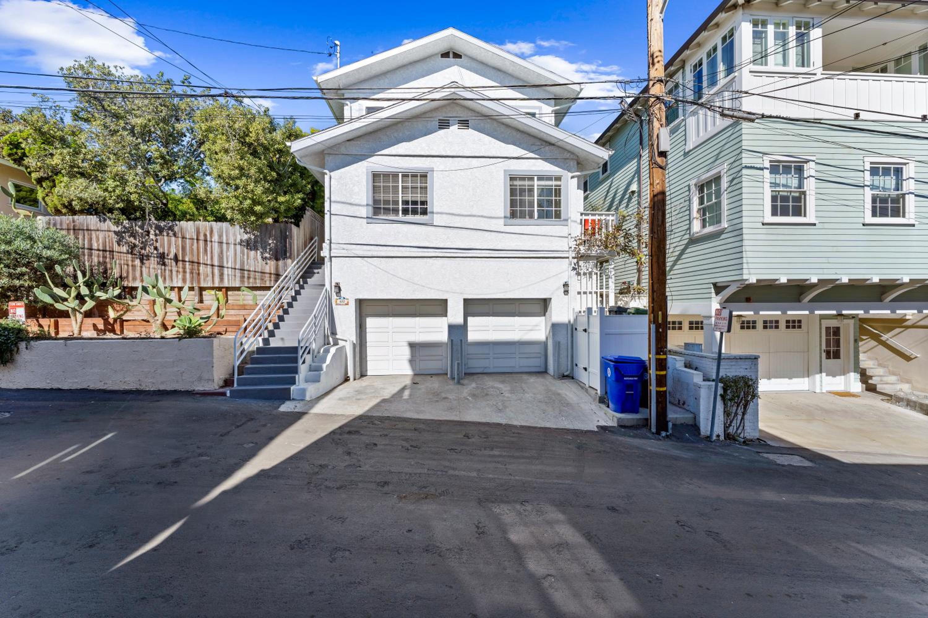 Downtown Manhattan Beach Walk Street - Lower Unit of Duplex
