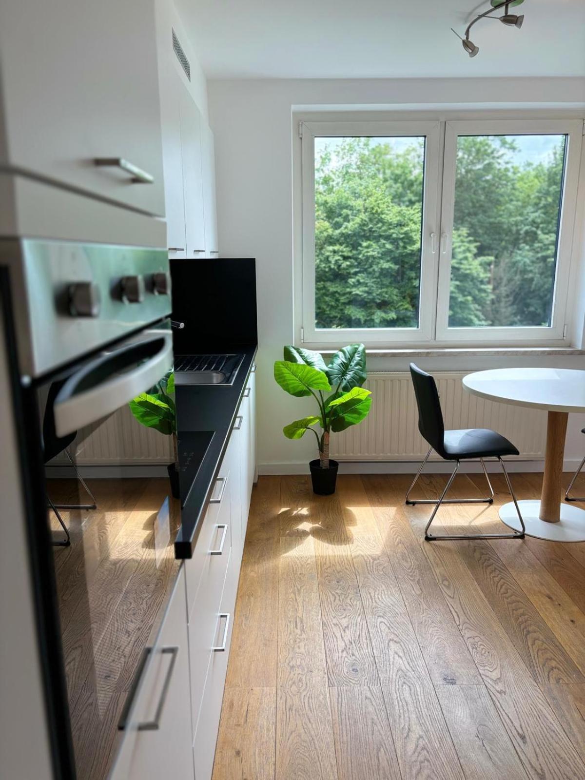 Charming Apartement Luxembourg City Center, Parking, Balcony view 4