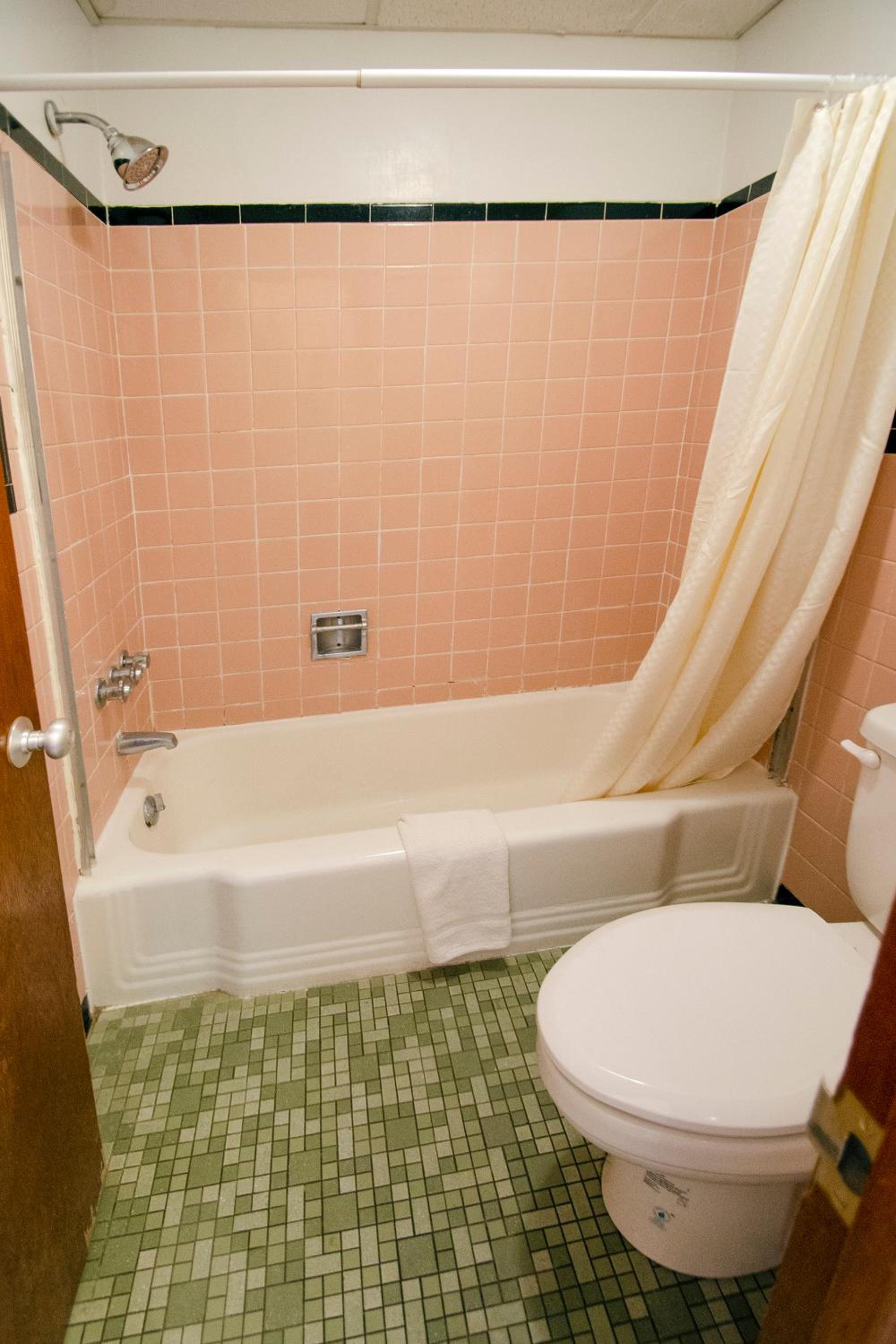 Holiday Lodge Virginia -Listing Partner