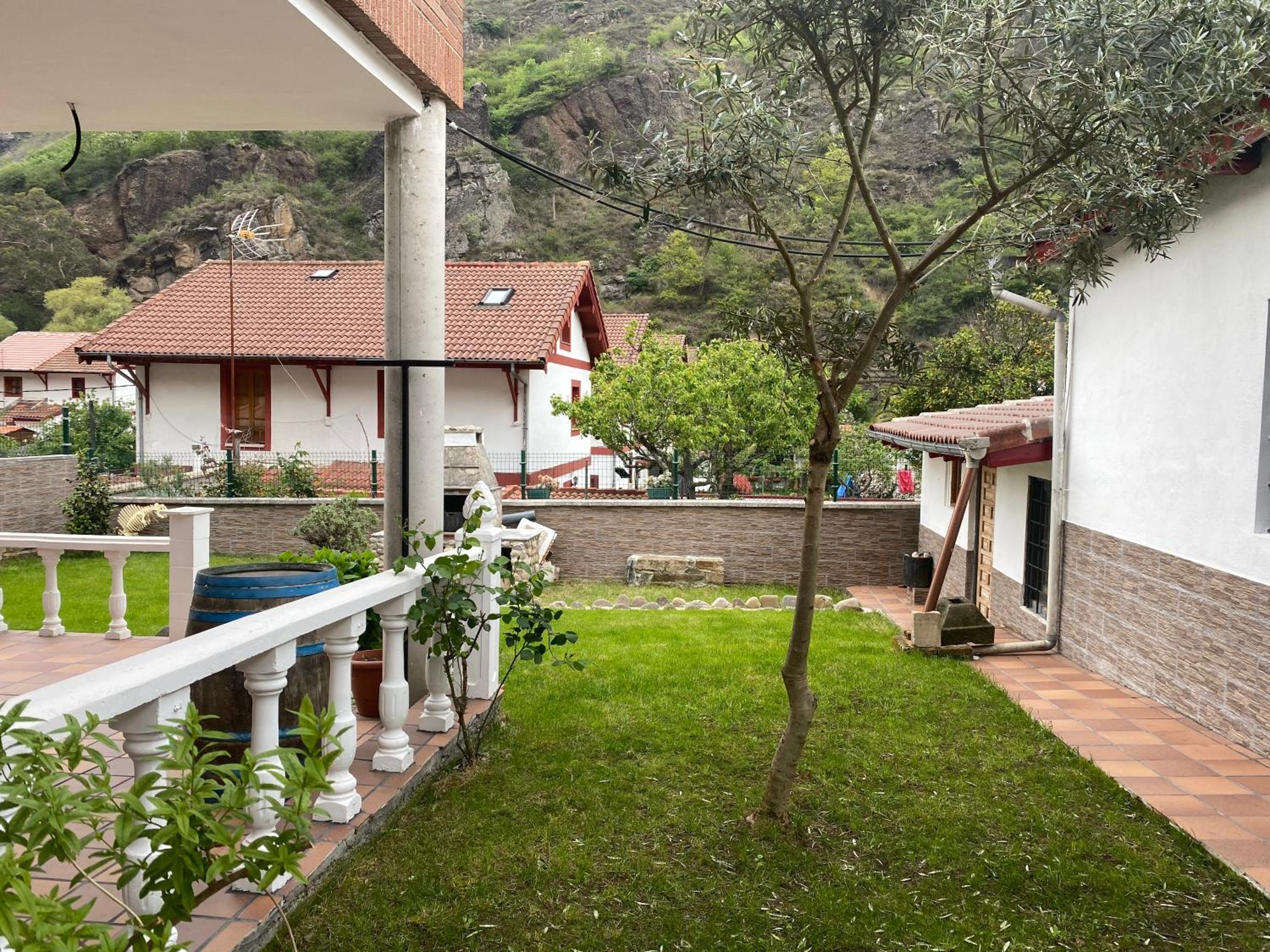 POSADA de BUSTIELLO,poblado de interés cultural, Cercano a finales de etapas de la vuelta ciclista de España