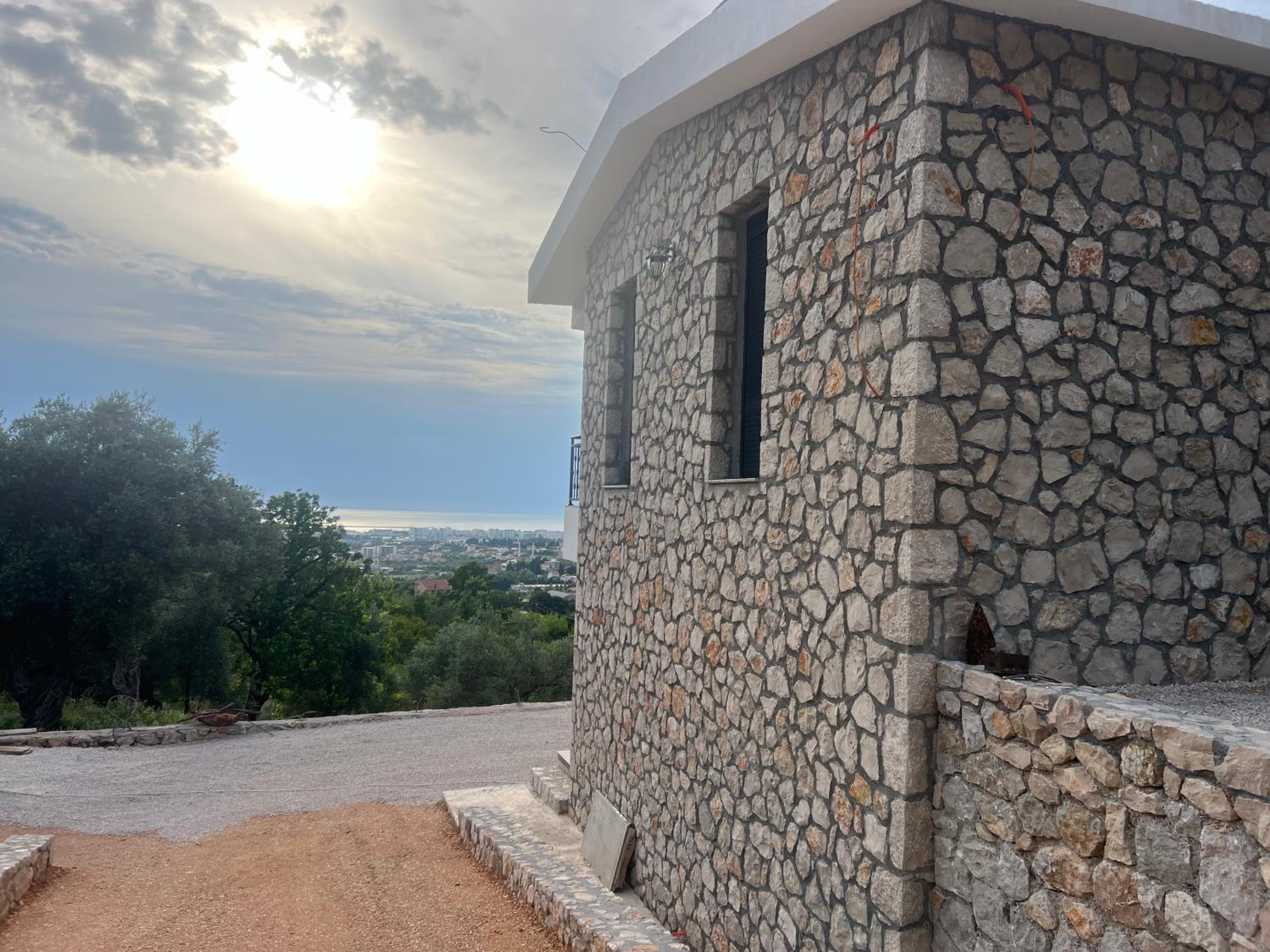 Hotel Family House Giardino Verde - Image 1