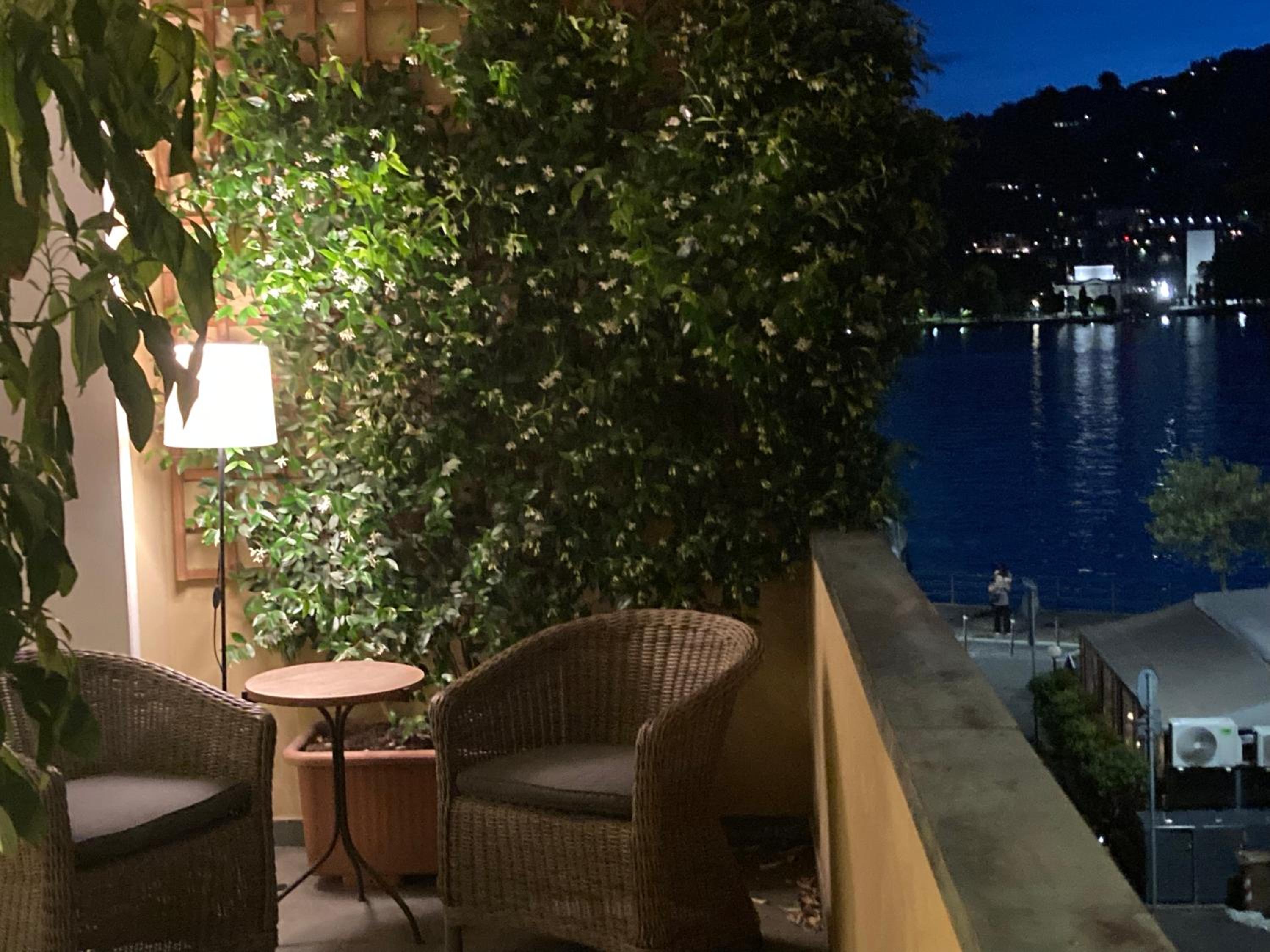 Coloniola Lake House