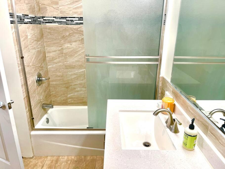 FuLLy LoAdeD ReSerVaTioN 3bed 2ba w Parking