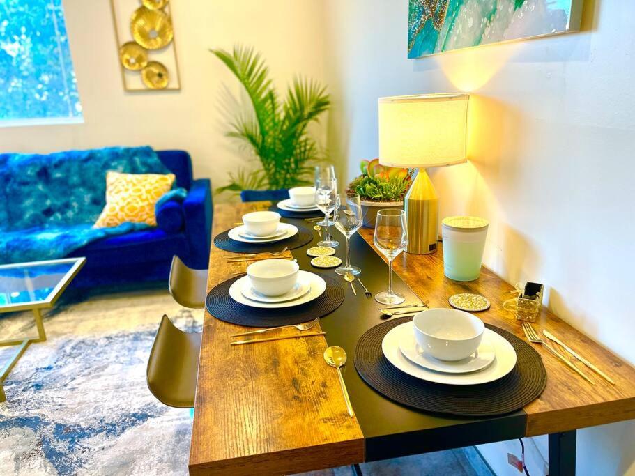 FuLLy LoAdeD ReSerVaTioN 3bed 2ba w Parking