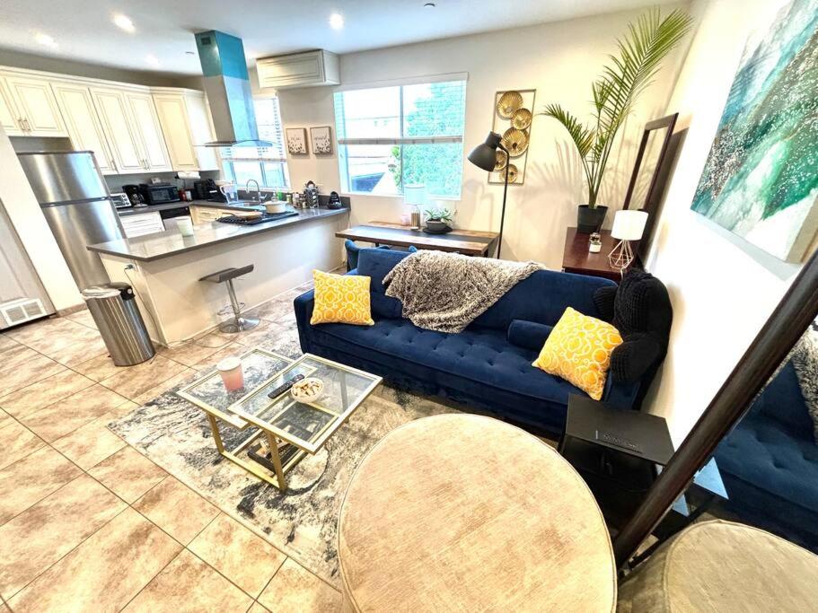 FuLLy LoAdeD ReSerVaTioN 3bed 2ba w Parking