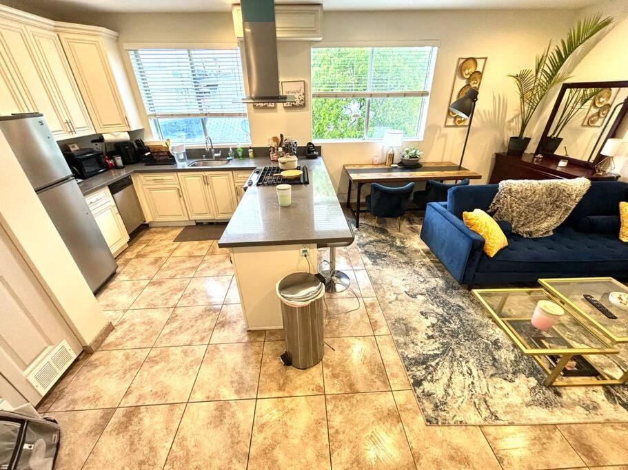 FuLLy LoAdeD ReSerVaTioN 3bed 2ba w Parking