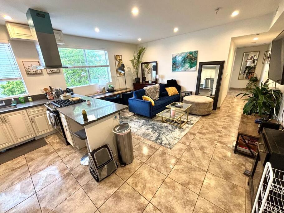 FuLLy LoAdeD ReSerVaTioN 3bed 2ba w Parking