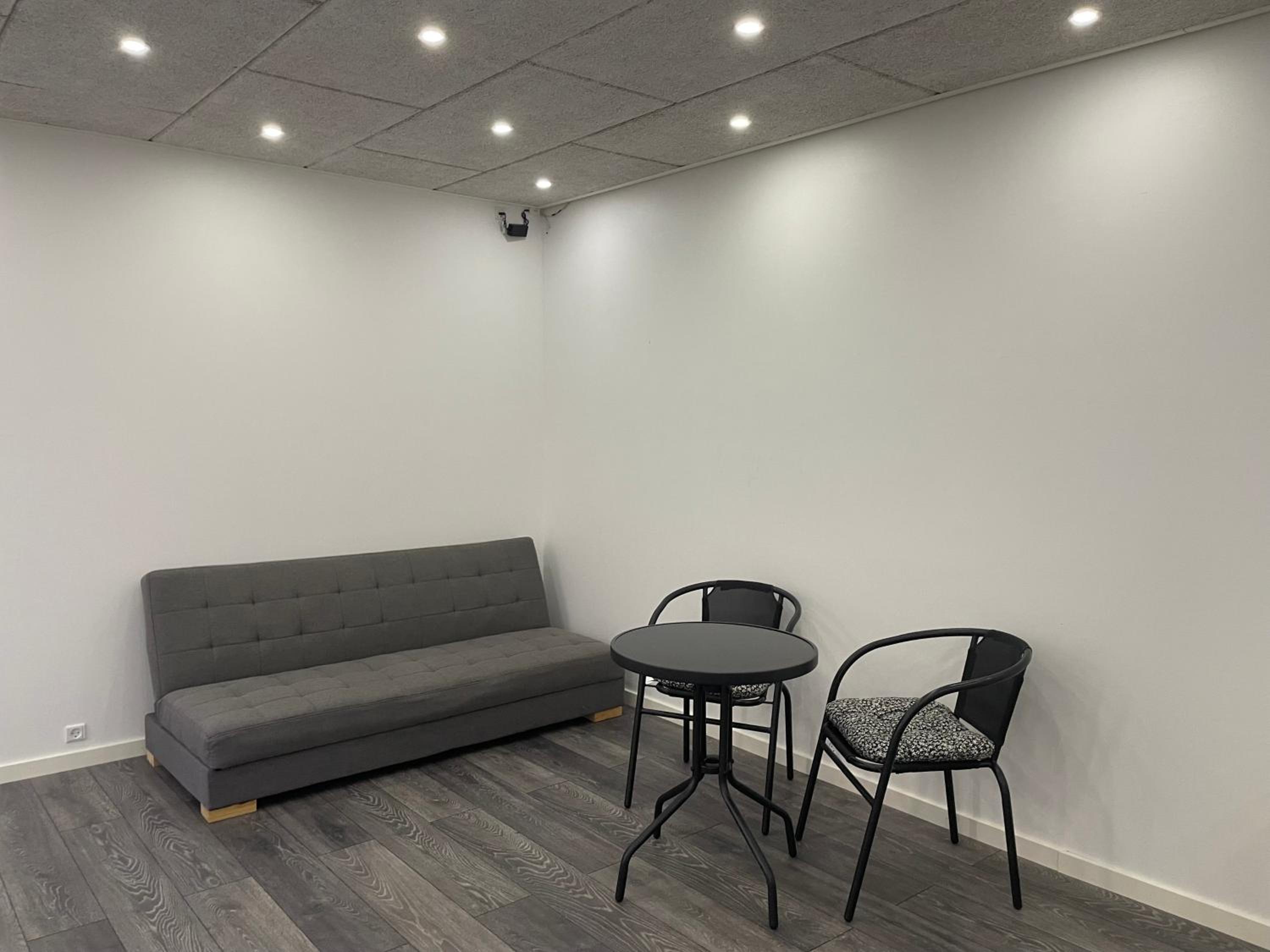Private room with shared bathroom in central of billund