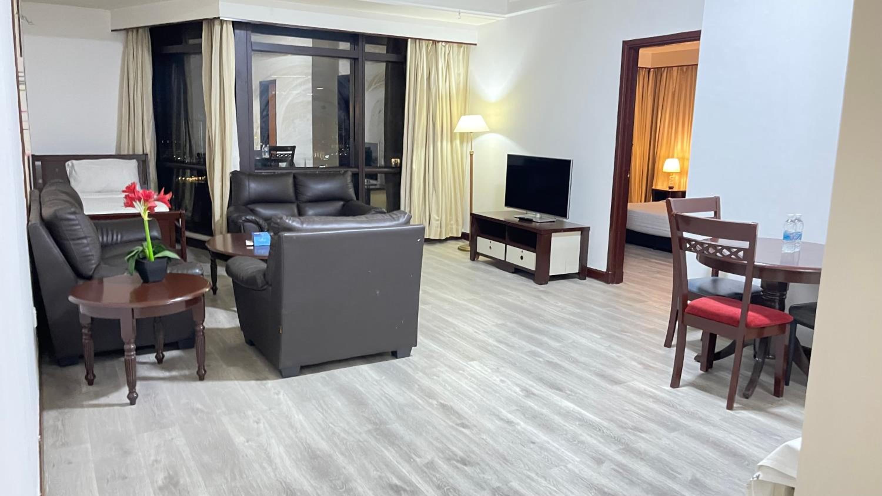 100 Service suites At Times Square KL