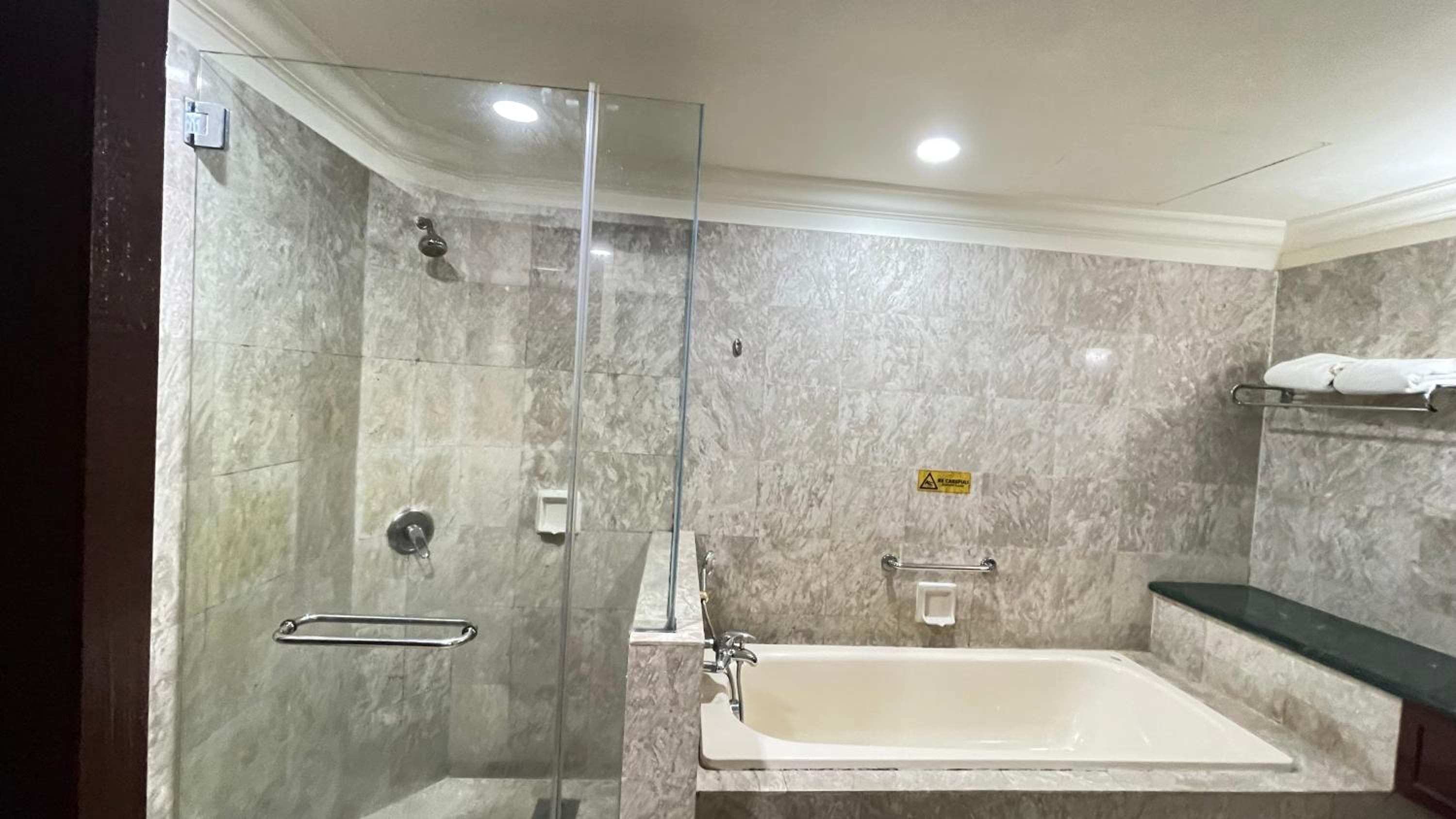 100 Service suites At Times Square KL
