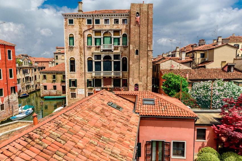 Venice Blue on Canal apartment